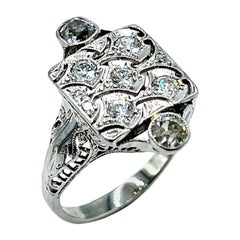 Bague cocktail Art Déco en or blanc avec diamants taille européenne ancienne