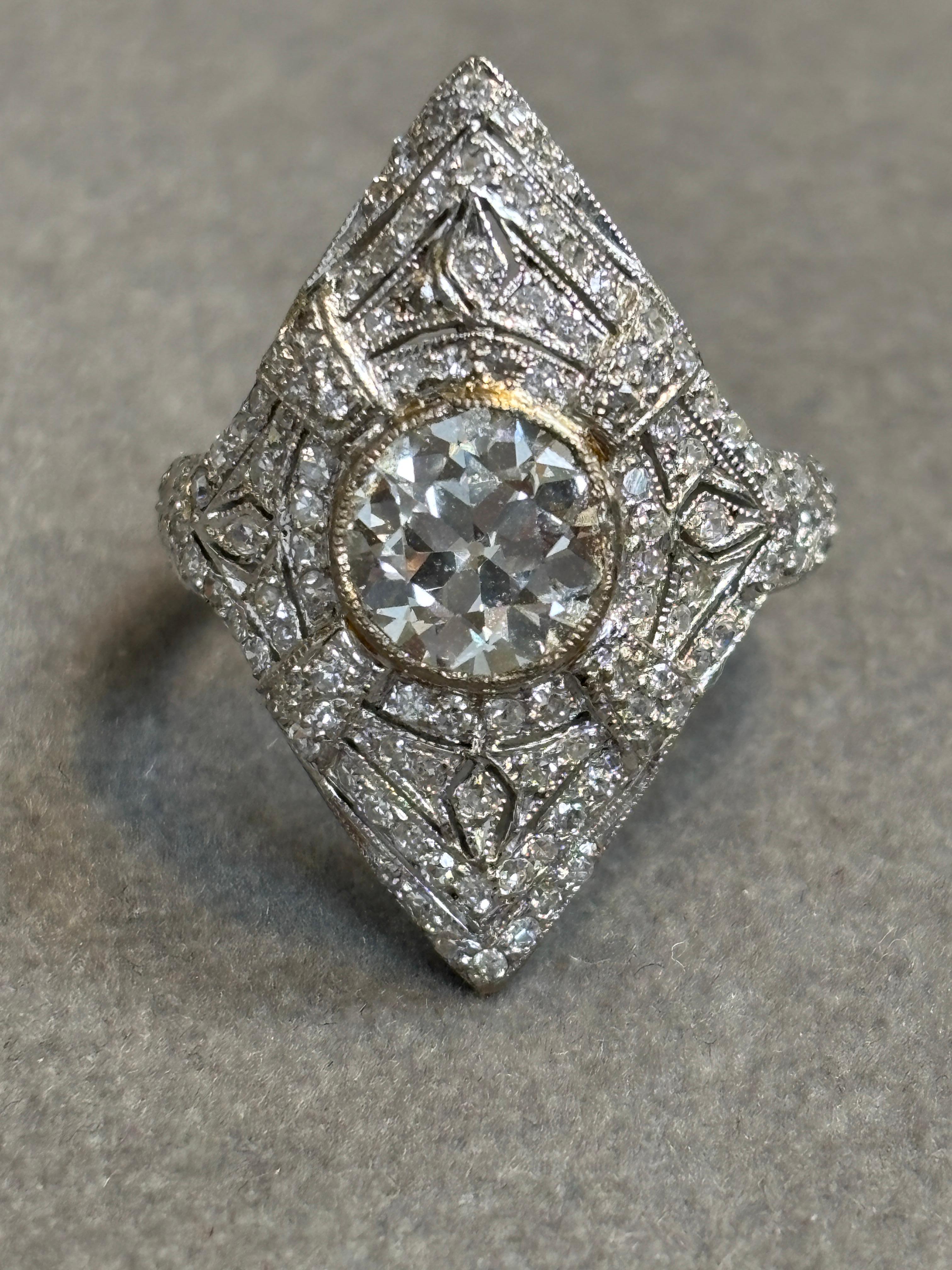 Bague Art déco en diamant navette de taille européenne ancienne Pour femmes en vente