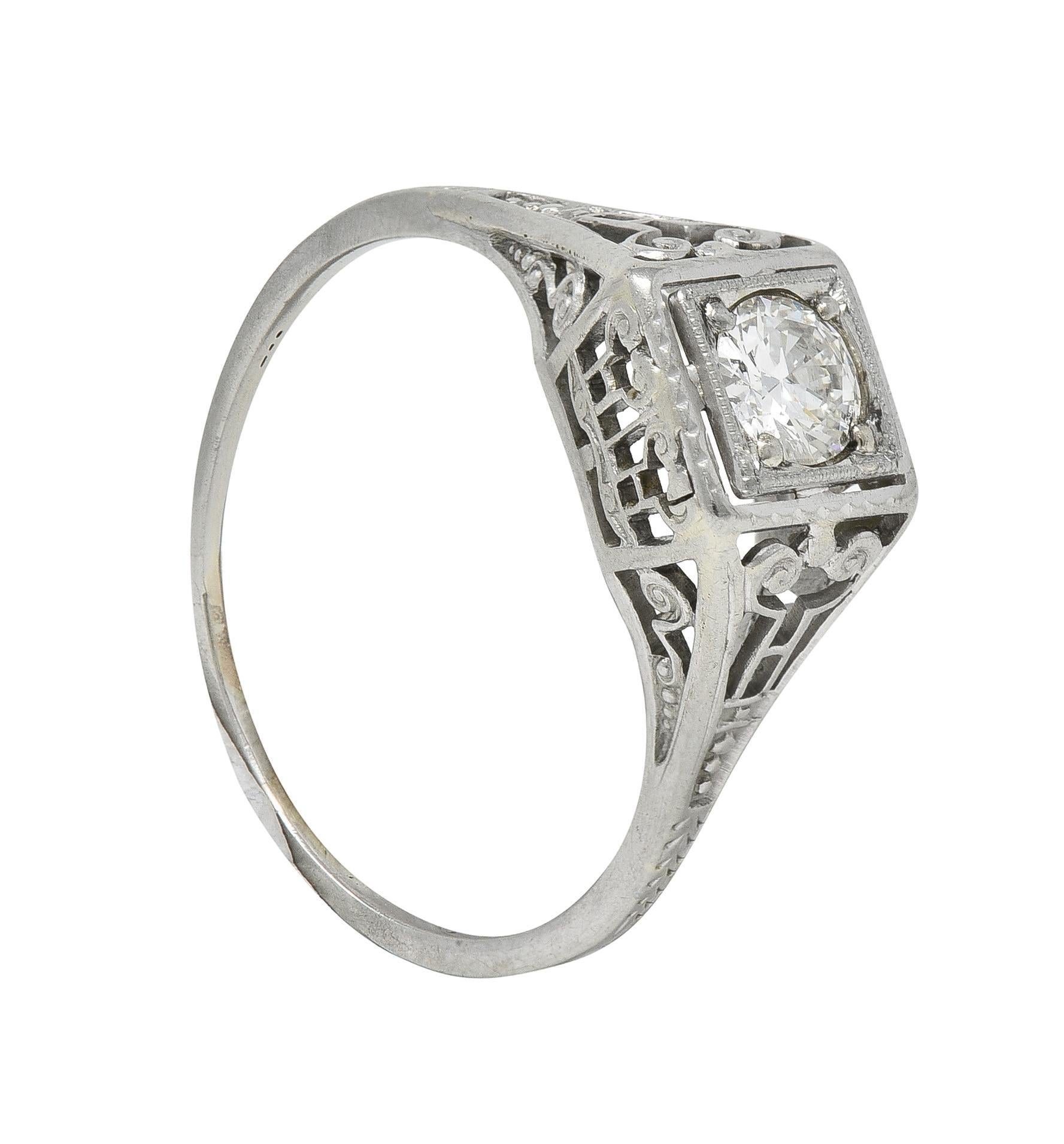 Bague de fiançailles Art déco colonne de diamants européens anciens en or blanc 14 carats en vente 5