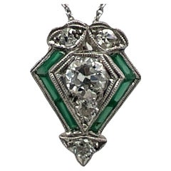 Art Deco Halskette mit Diamant-Smaragd-Platin-Anhänger, alter europäischer Diamant