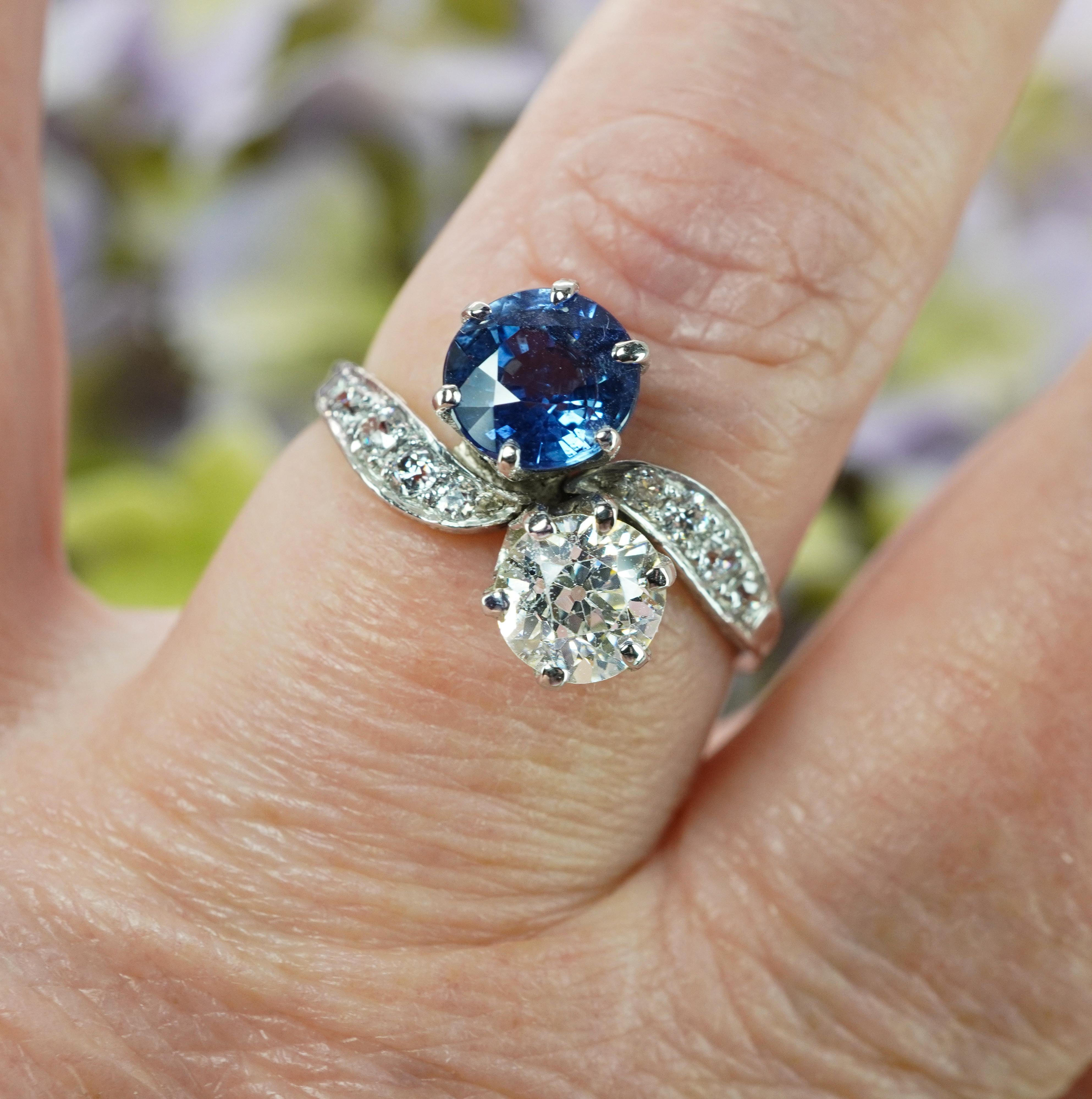 Art déco Art Deco Old European Mine Diamond Sapphire Ring Platinum Antique Toi et Moi en vente