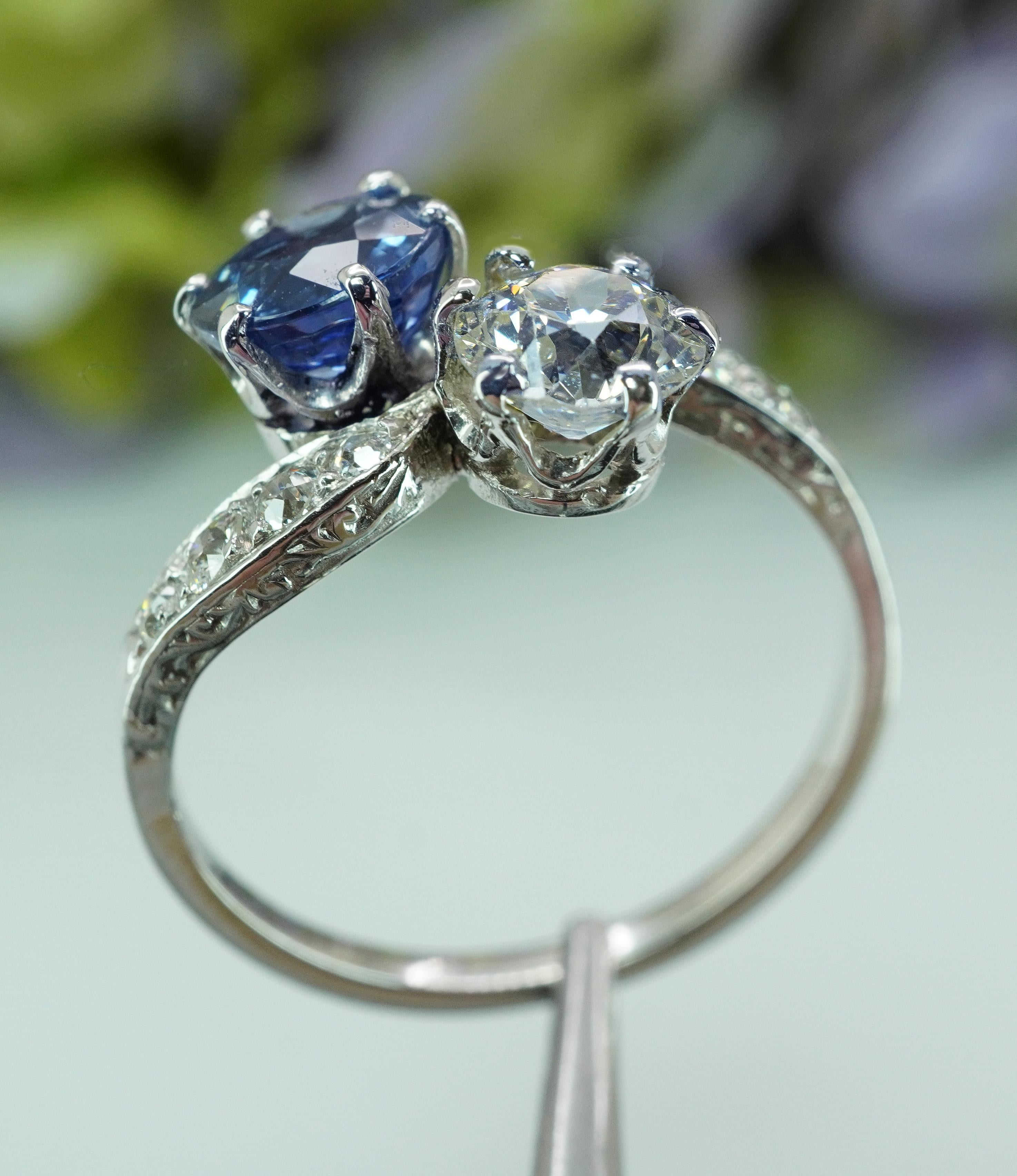 Taille vieille Europe Art Deco Old European Mine Diamond Sapphire Ring Platinum Antique Toi et Moi en vente