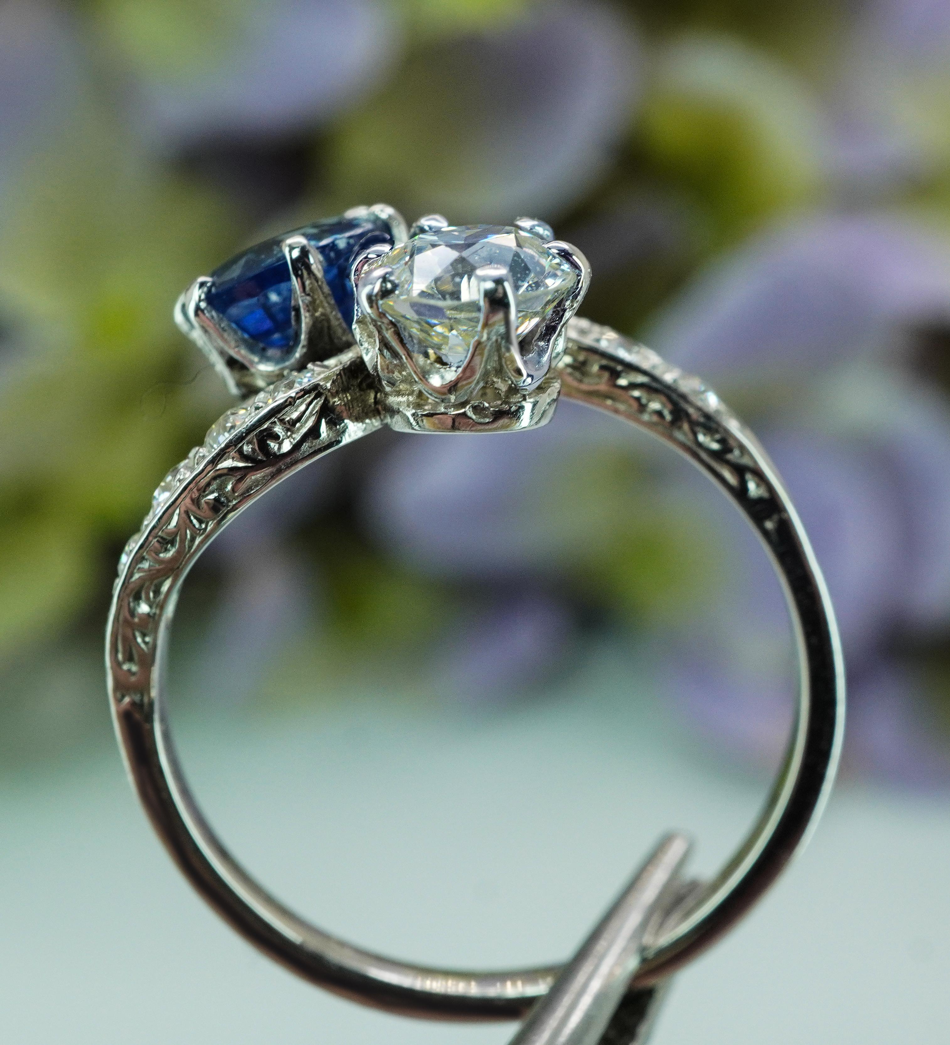 Art Deco Old European Mine Diamond Sapphire Ring Platinum Antique Toi et Moi Pour femmes en vente