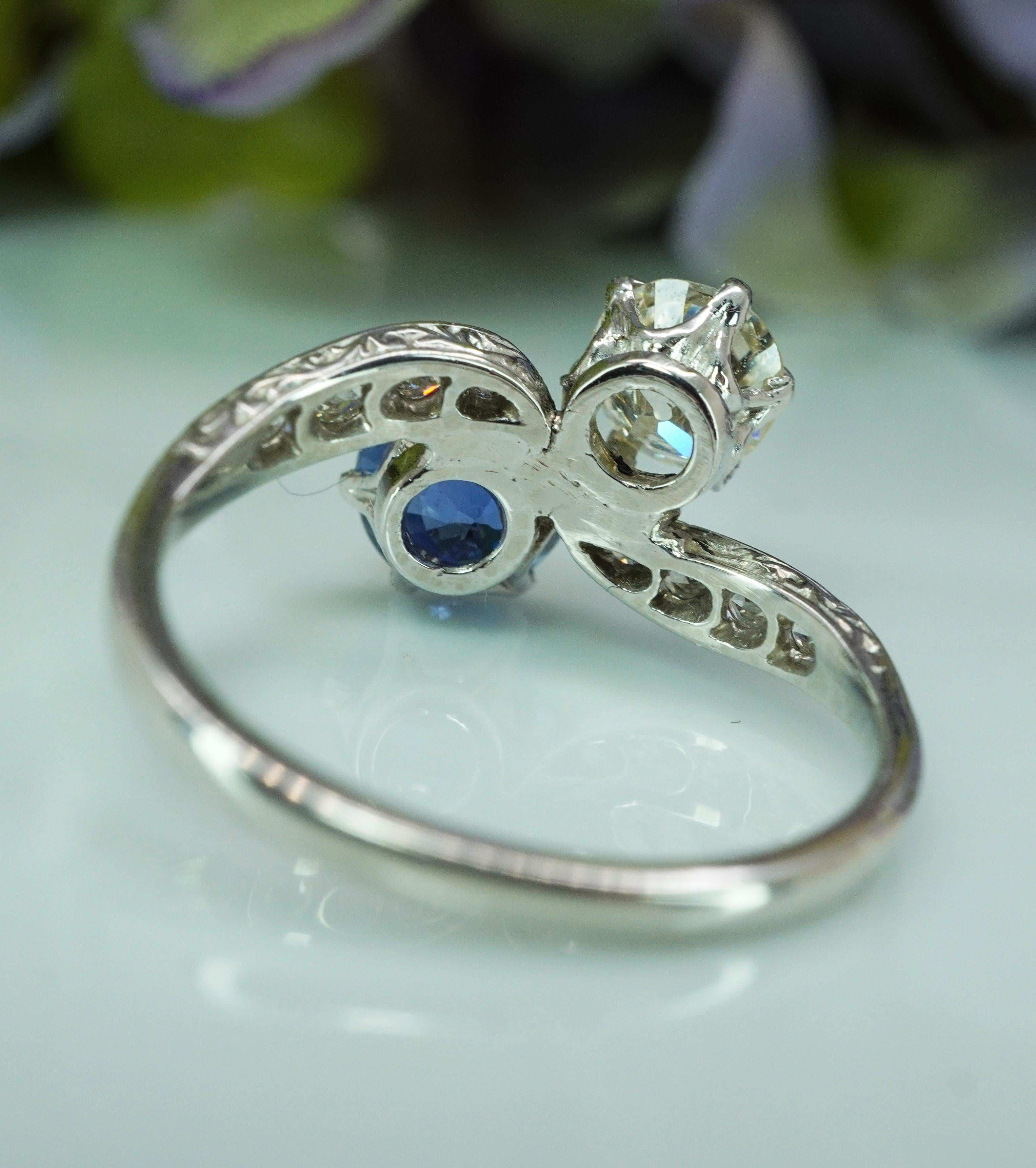 Art Deco Old European Mine Diamond Sapphire Ring Platinum Antique Toi et Moi en vente 1