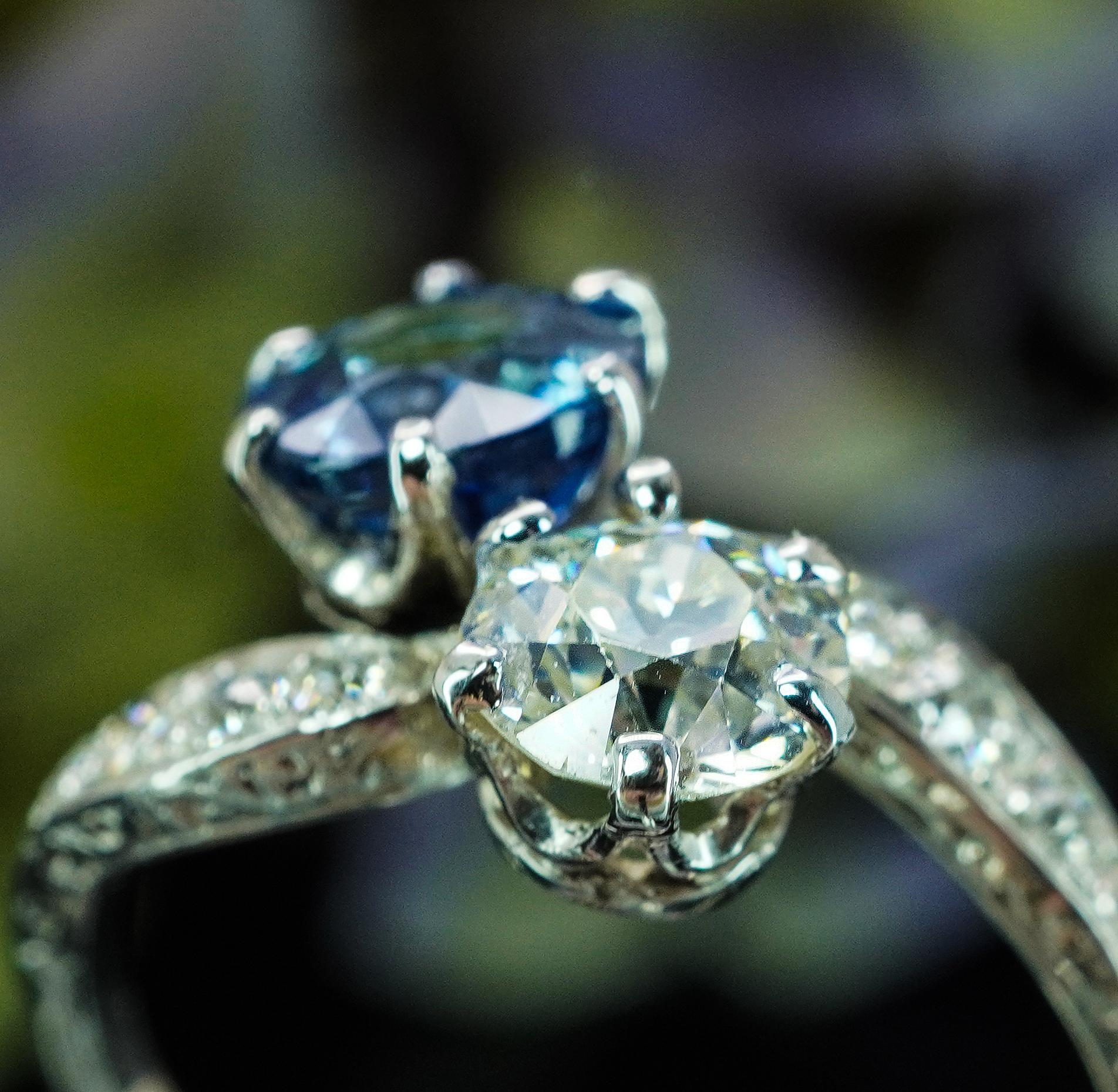 Art Deco Old European Mine Diamond Sapphire Ring Platinum Antique Toi et Moi en vente 2