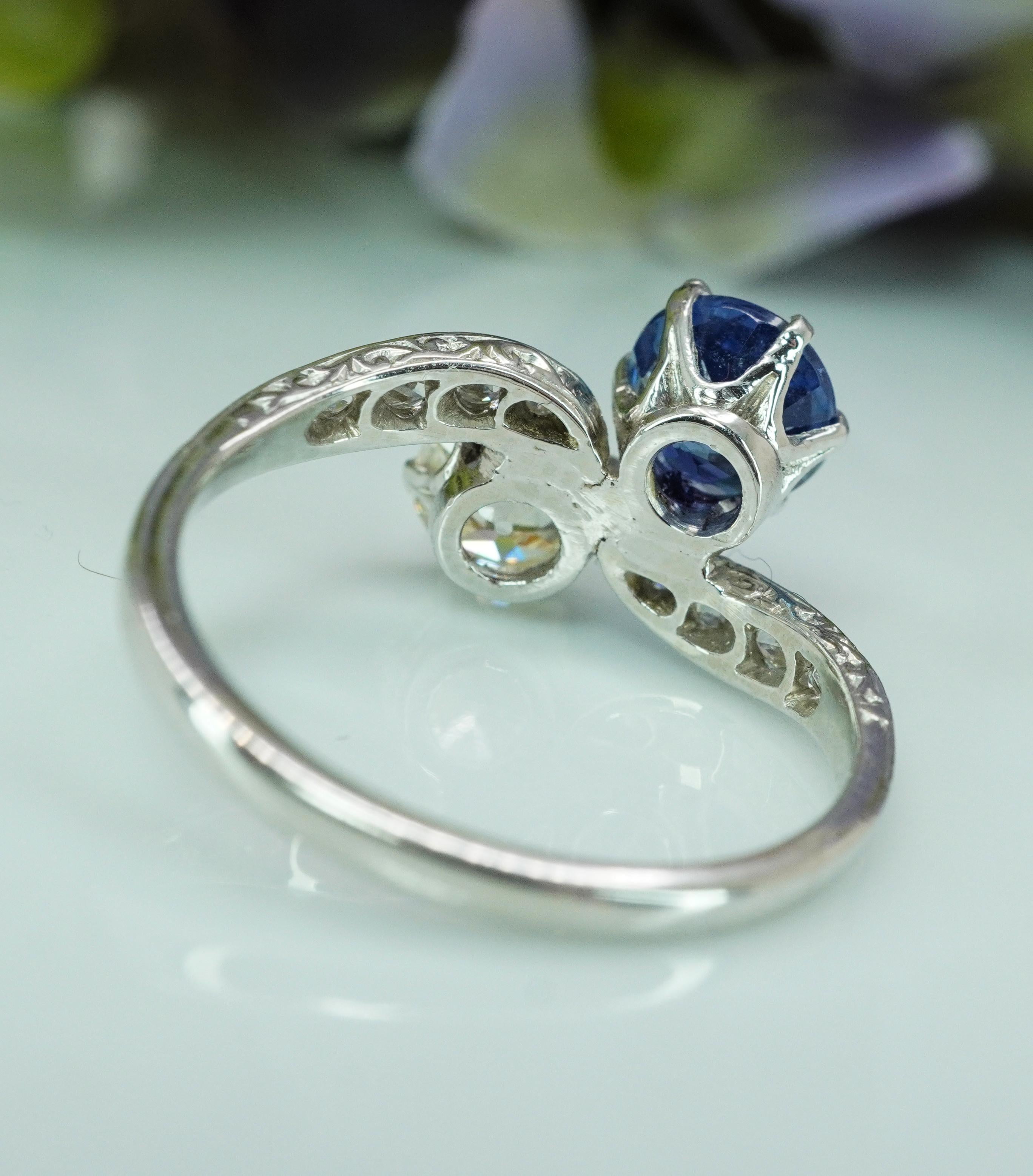 Art Deco Old European Mine Diamond Sapphire Ring Platinum Antique Toi et Moi en vente 3