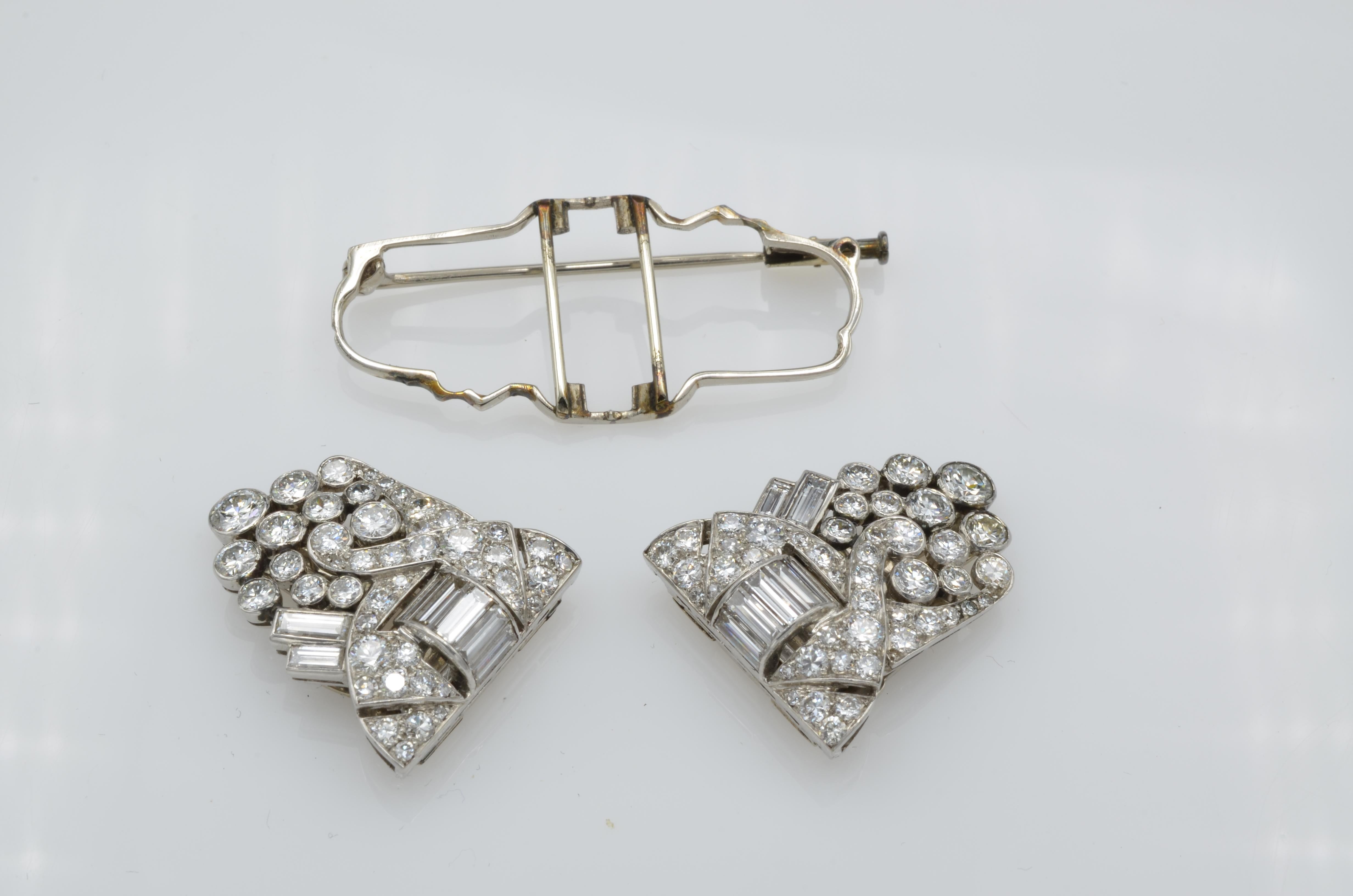 Women's or Men's Art Deco Brooch Old Mine Cut Baguette Diamond Double Clip For Sale