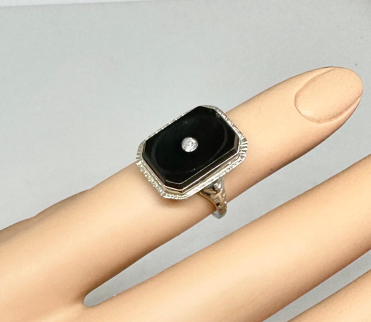 Art Deco Old Mine Cut Diamond Black Onyx Ring Edwardian White Gold Wedding In Excellent Condition For Sale In New York, NY