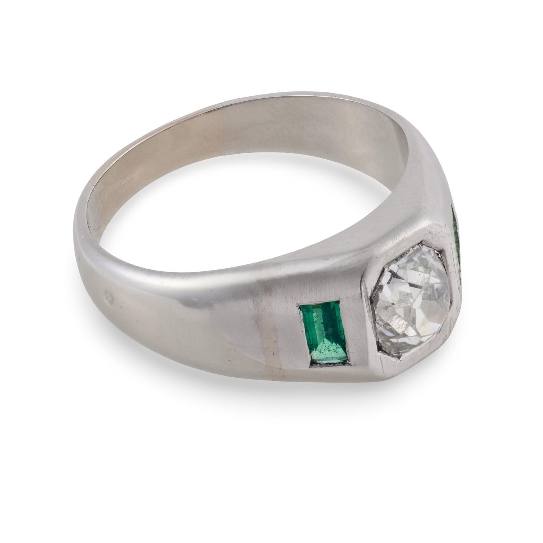 Art Deco alter Minenschliff Diamant Smaragd Platinring (Alteuropäischer Brillantschliff) im Angebot