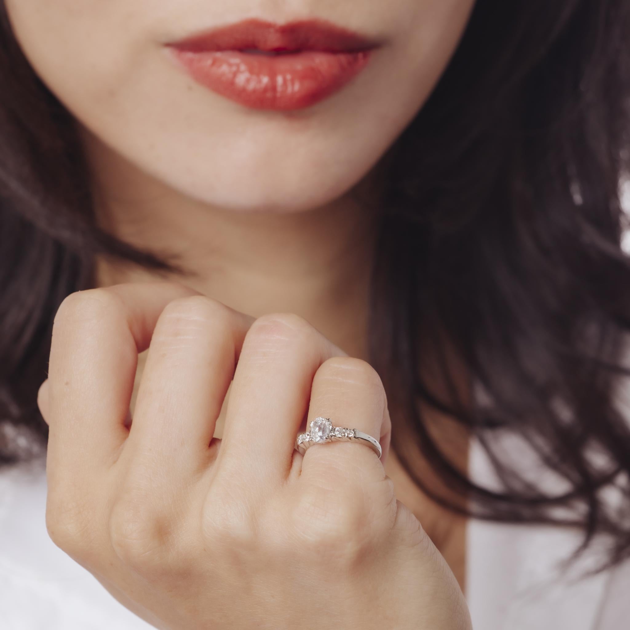Bague de fiançailles Art déco en platine avec un diamant de taille ancienne. Bon état - En vente à Beverly Hills, CA