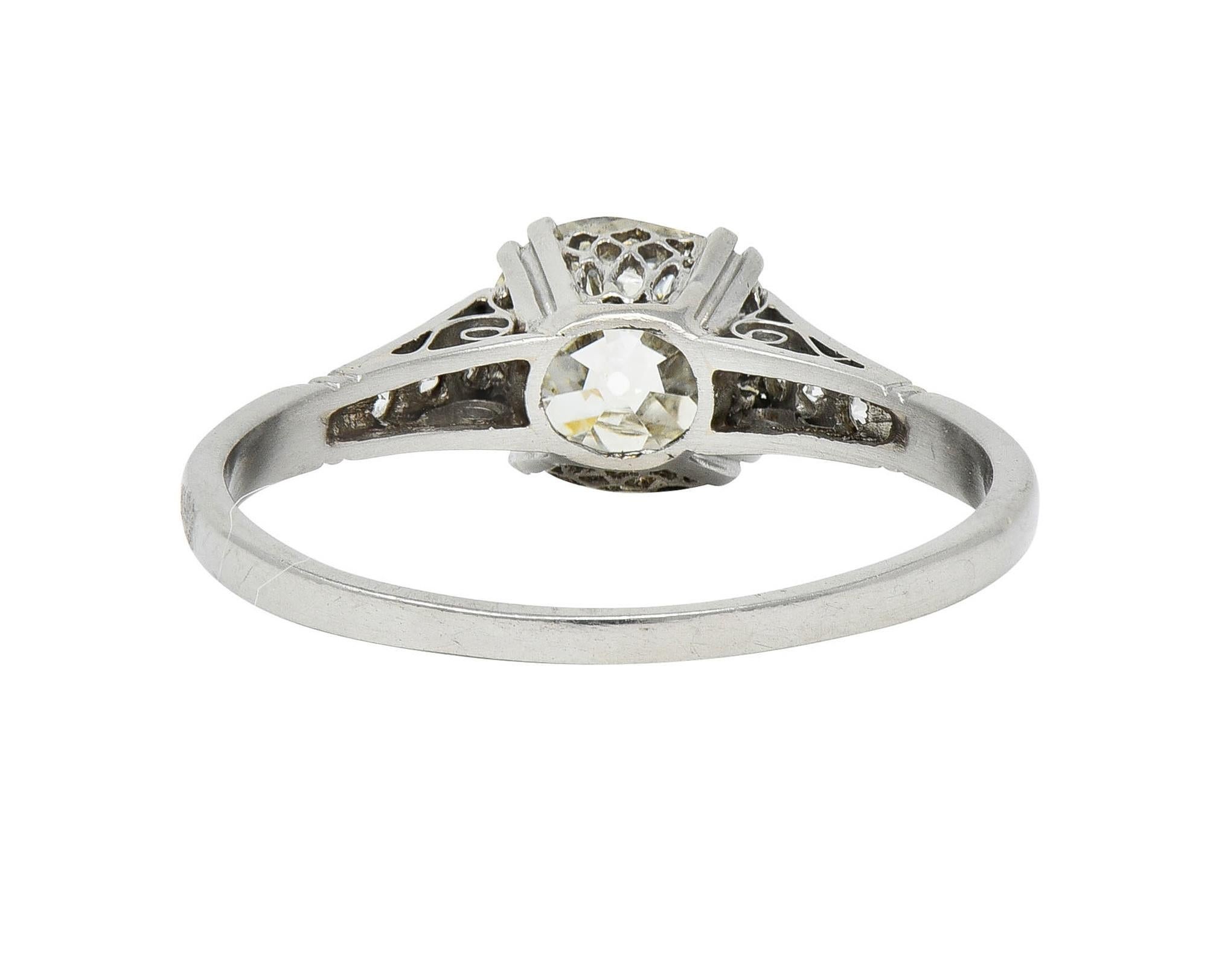 Art Deco Old Mine Cut Diamond Platinum Scrolling Vintage Verlobungsring im Zustand „Hervorragend“ in Philadelphia, PA