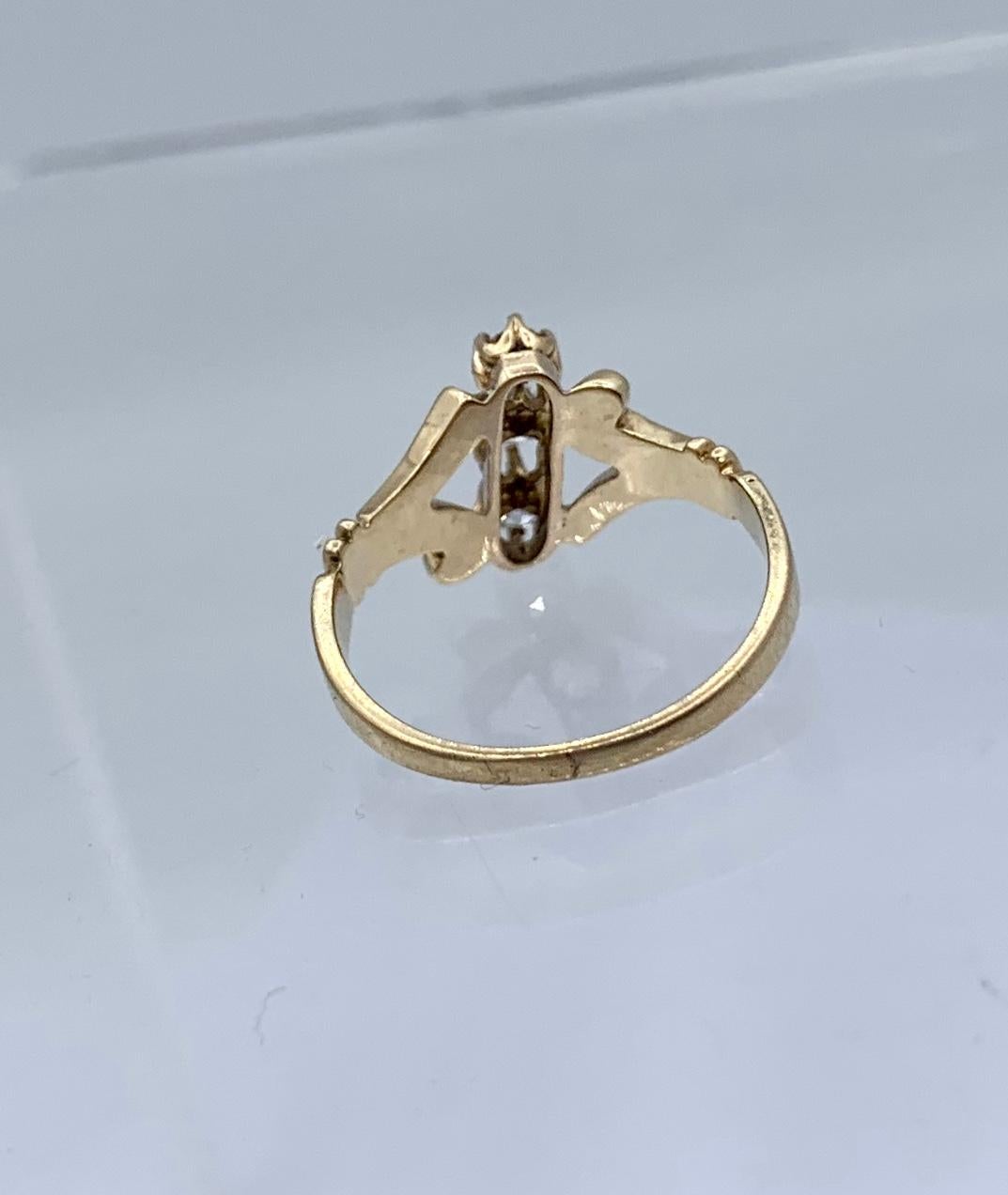 Art Deco Old Mine Cut Diamond Ring 14 Karat Gold Wedding Engagement Ring Antique For Sale 4