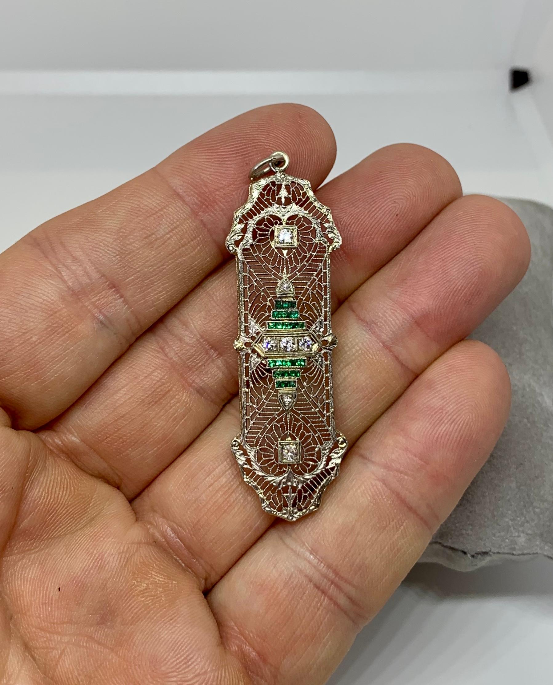 Women's Art Deco Old Mine Diamond Emerald Pendant Necklace Filigree 14K White Gold For Sale