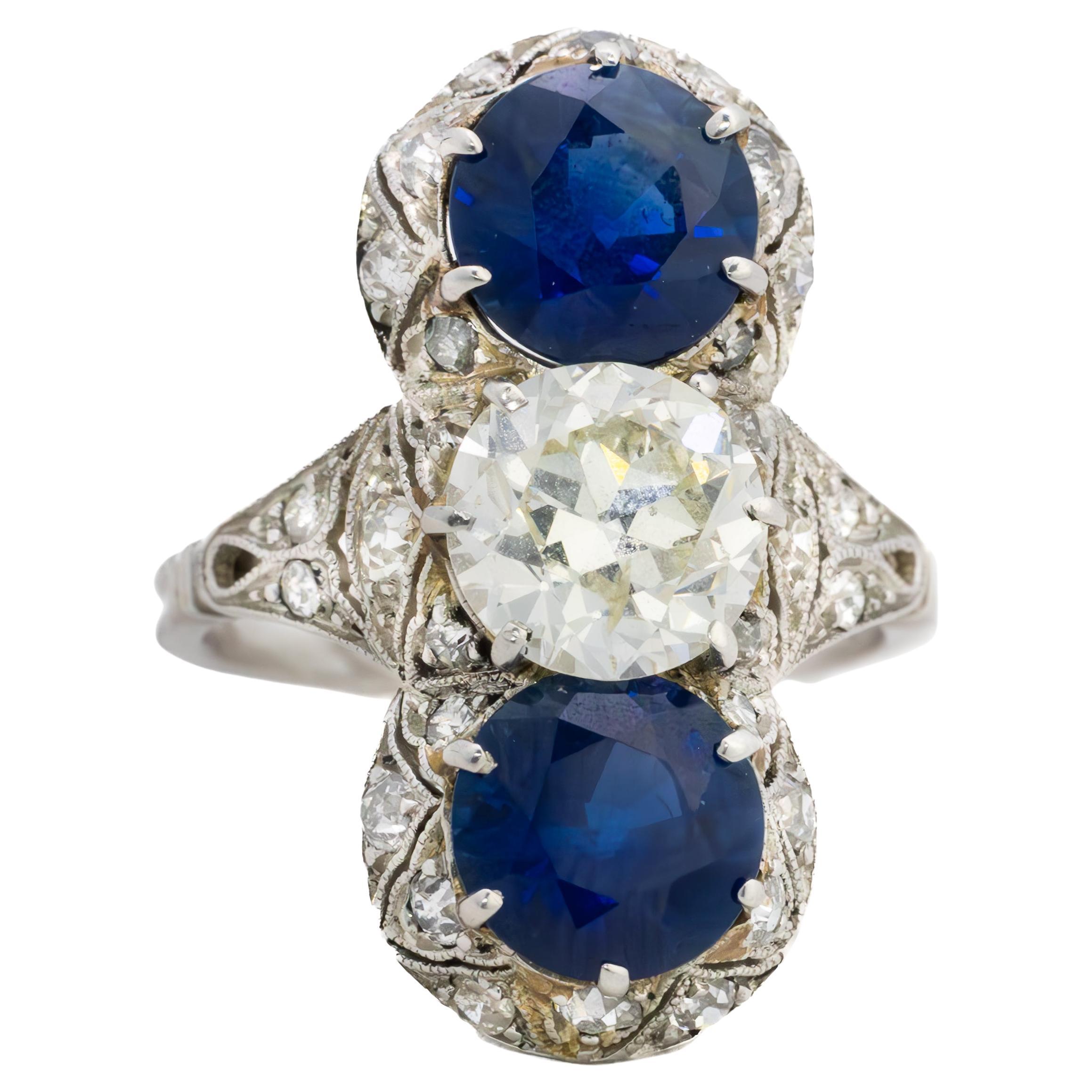 Art Deco Old Mine Diamond & Sapphire Three Stone Ring (bague à trois pierres)