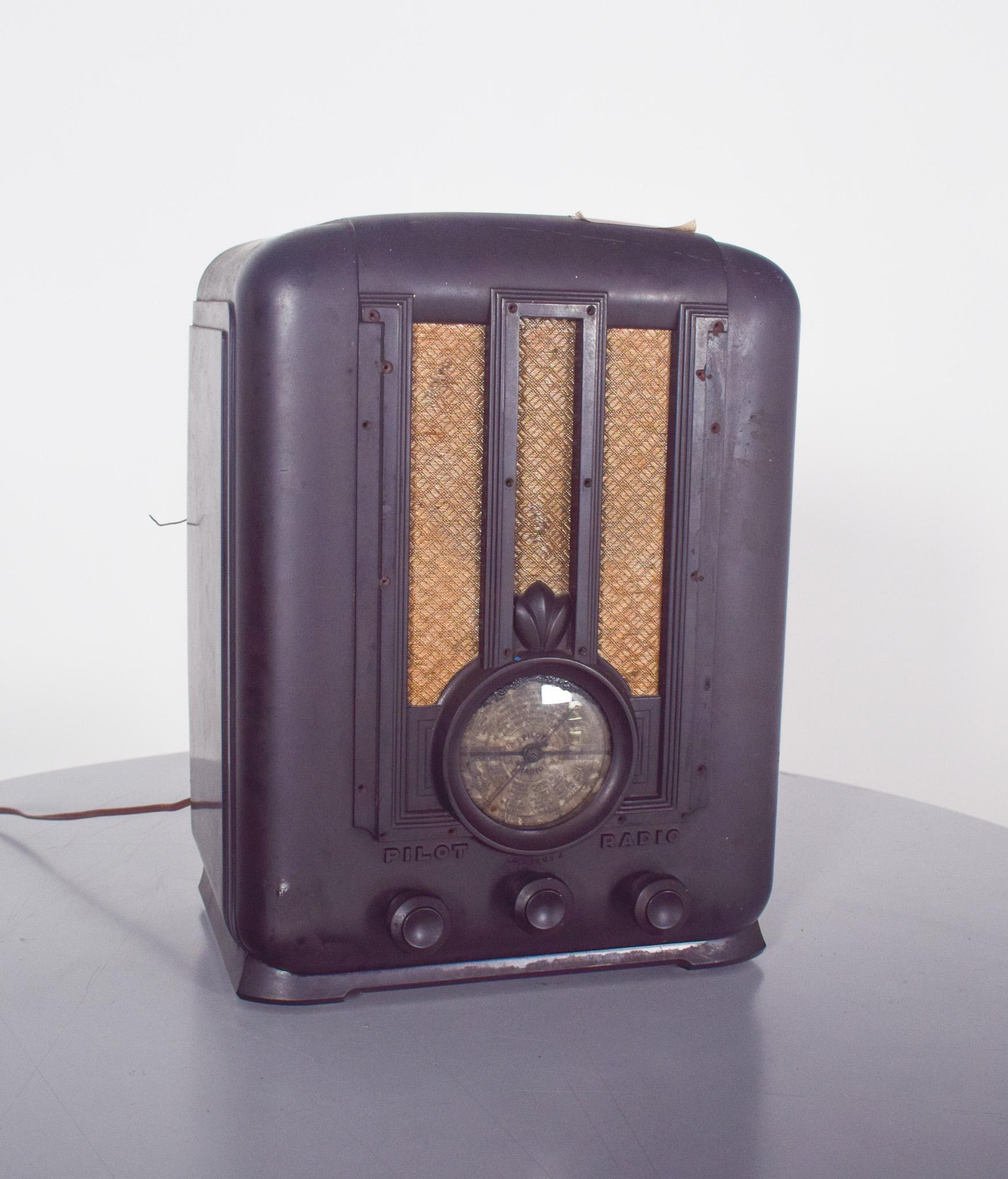 Mid-Century Modern Art Deco Old Pilot Table Radio, Model 203 For Sale