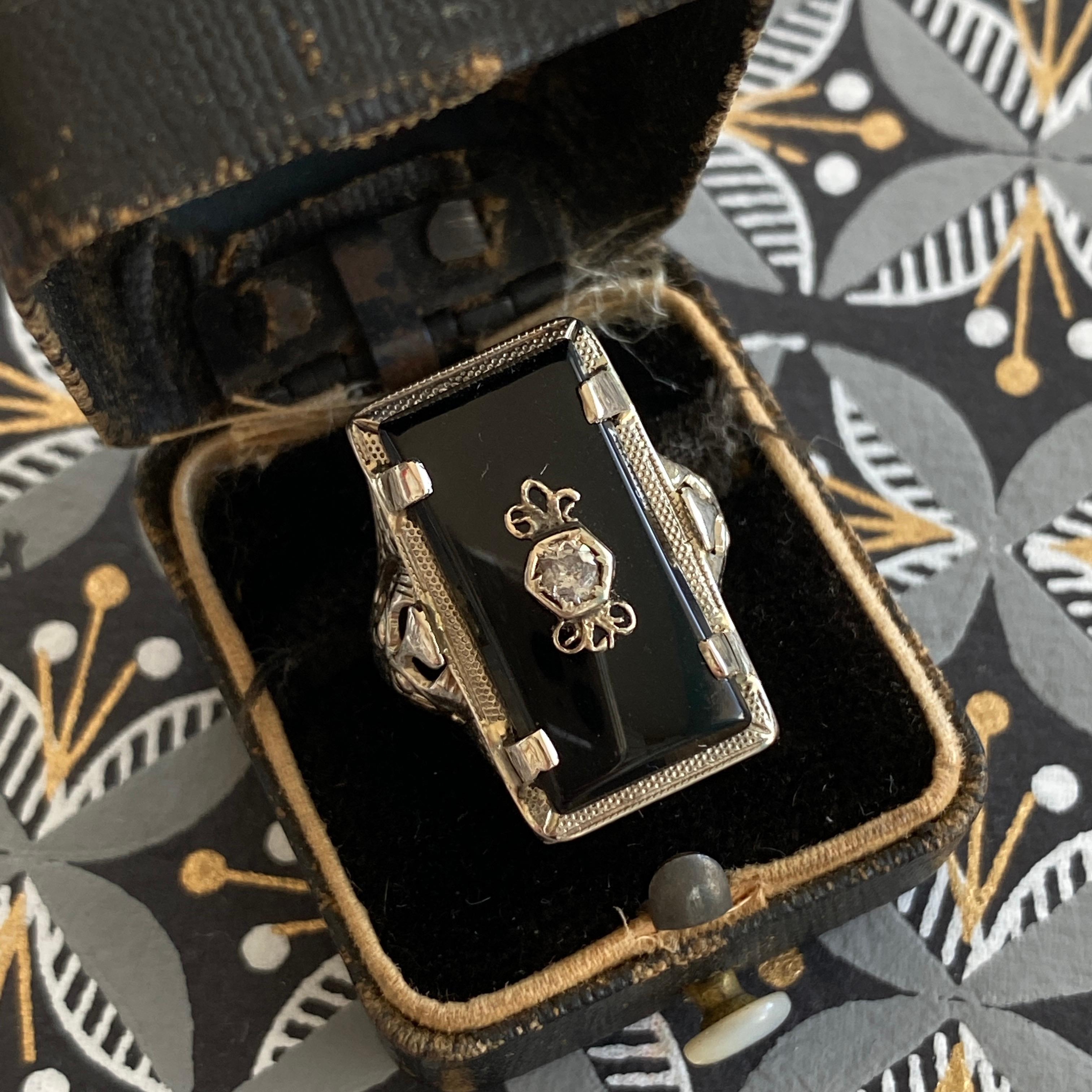 Women's Art Deco Onyx 14k White Gold Filigree Ring For Sale