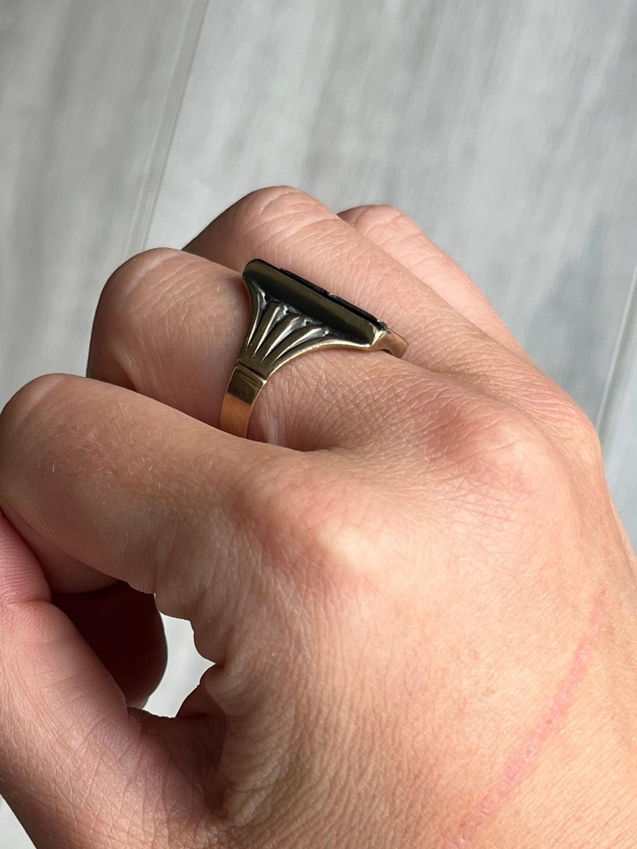 This ring holds a rectangular onyx stone which has the letter 'D' which lays over the top. The shoulders have classic art deco style to them. Modelled in 9carat gold.

Ring Size: Q 1/2 or 8 1/2
Face Dimensions: 19x10mm

Weight: 5.1g