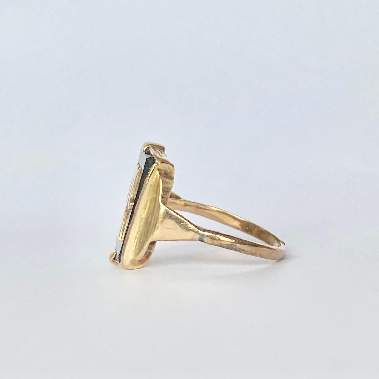 Anfänglicher Ring aus Onyx und 9 Karat Gold, Art déco im Zustand „Gut“ in Chipping Campden, GB