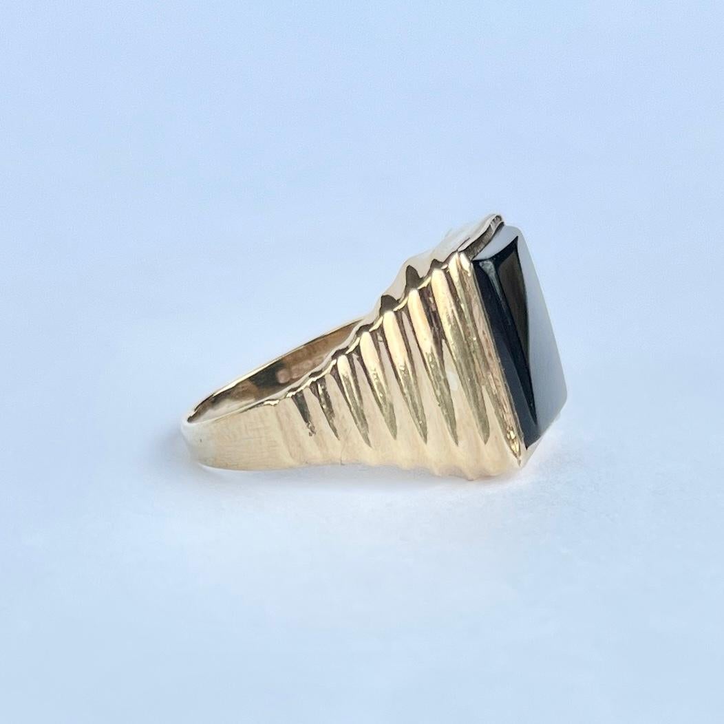 The Onyx stone is set within the 9ct gold band. Fully hallmarked Sheffield 1910.

Ring Size: R 1/2 or 8 3/4
Stone Dimensions: 12x10mm 

Weight: 4.3g