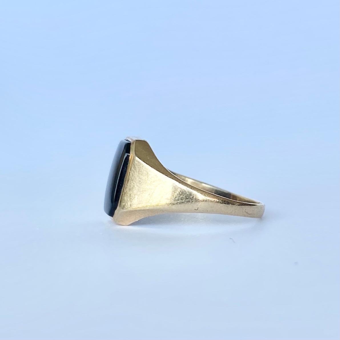 Cabochon Art Deco Onyx and 9 Carat Gold Signet Ring For Sale