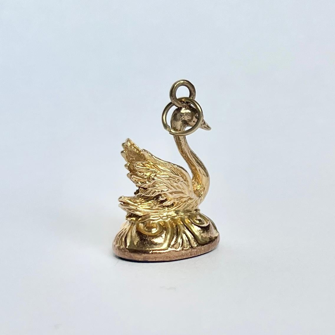 Art Deco Onyx and 9 Carat Gold Swan Fob Pendant In Good Condition For Sale In Chipping Campden, GB
