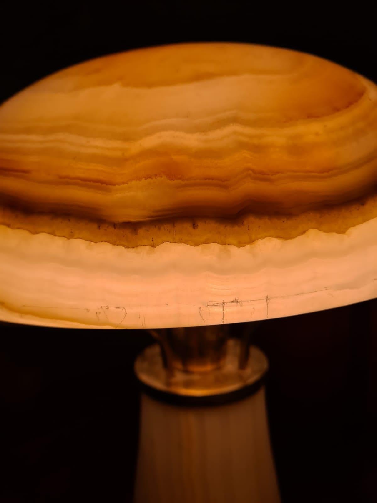 Art-Déco-Tischlampe aus Onyx und Messing, Licht aus weichem Stein  im Angebot 10