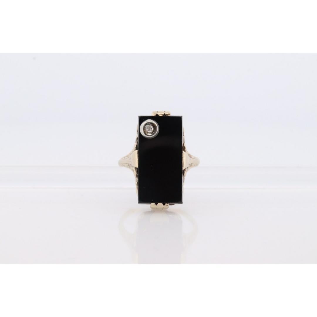 Vintage from the 1950s
Size: 5 1/2 US
Materials: Platinum
Gemstone: Onyx
Gem Color: Black
Band Color: Gold

Style: Art Deco

Beautiful Art Deco ring made sometime during the 30s.

14k White Gold Ring. Total weight 3.3grams.

Onyx is cut Rectangle