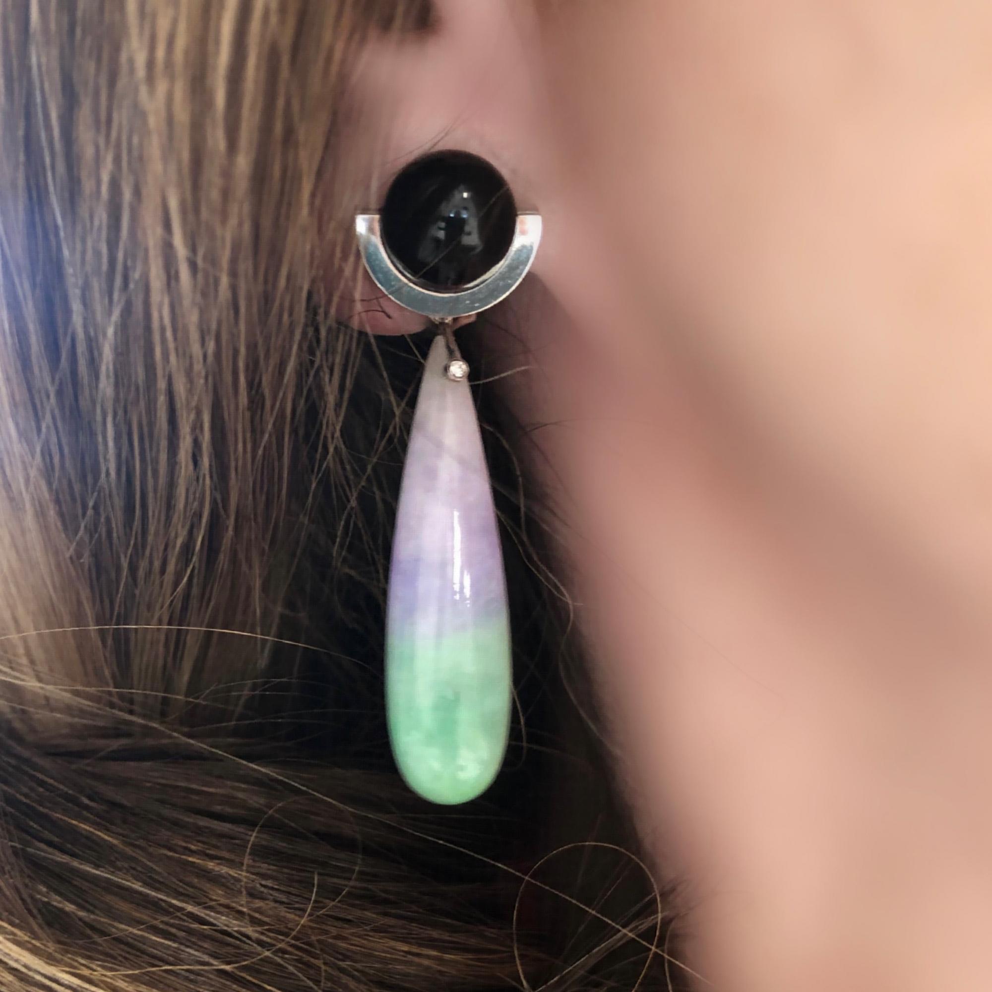 Art Deco Onyx and Jadeite Jade Drop Earclips In Excellent Condition For Sale In Miami, FL