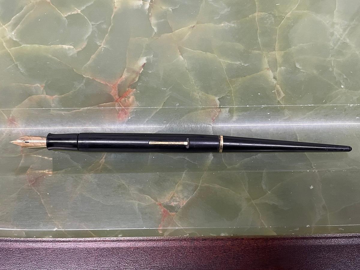 Mid-20th Century Art Deco Onyx Blotter with Bronze Elk Statue and Fountain Pens For Sale