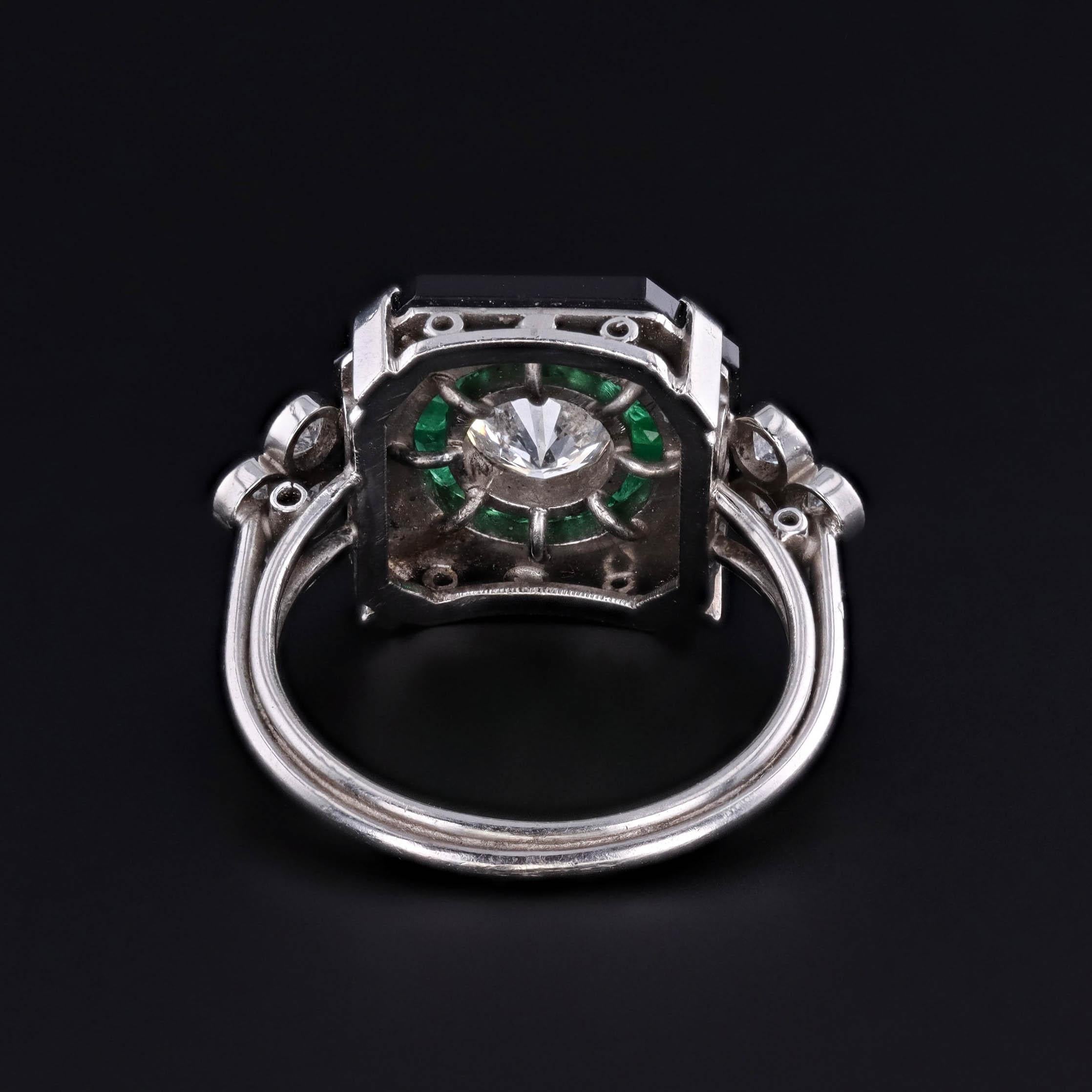 Quadrato Anello Art Deco con onice, smeraldo e diamante in platino in vendita