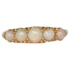 Fünf-Stein-Ring mit Opal und 9 Karat Gold im Art déco-Stil