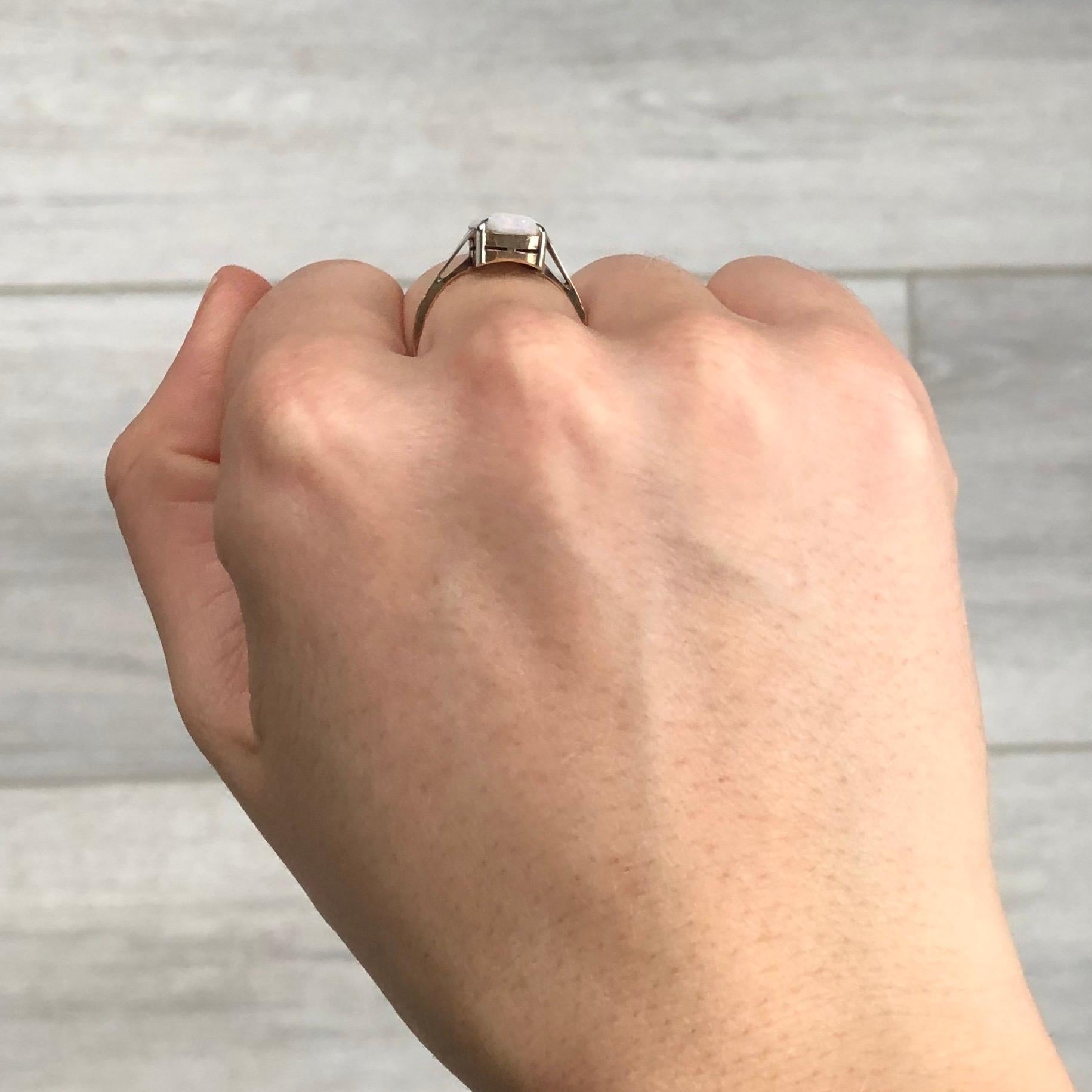 Art-Déco-Ring aus Opal und 9 Karat Gold Damen im Angebot