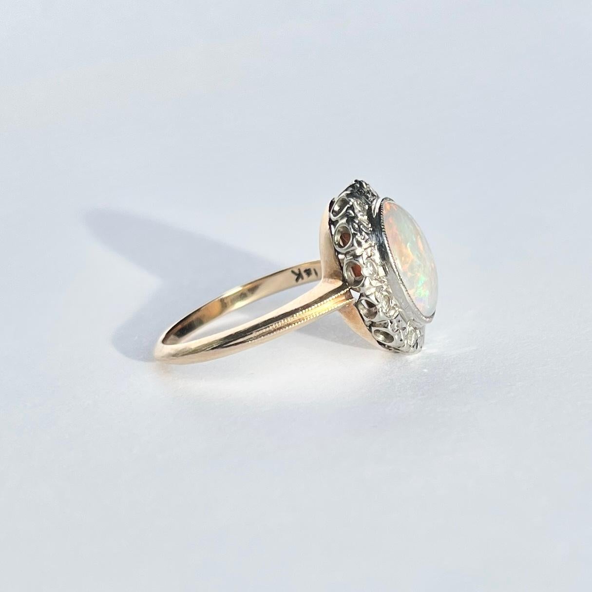 Art Deco Opal- und Diamant-Cluster-Ring aus 14 Karat Gold im Zustand „Gut“ in Chipping Campden, GB