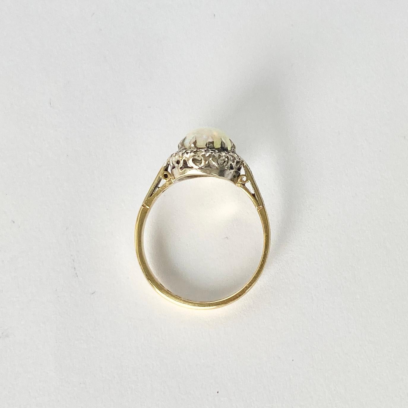 Art Deco Opal und Diamant 18 Karat Gold Cluster Ring (Cabochon) im Angebot