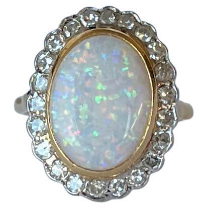 Anillo Racimo Art Decó Ópalo y Diamantes Oro 18 Quilates