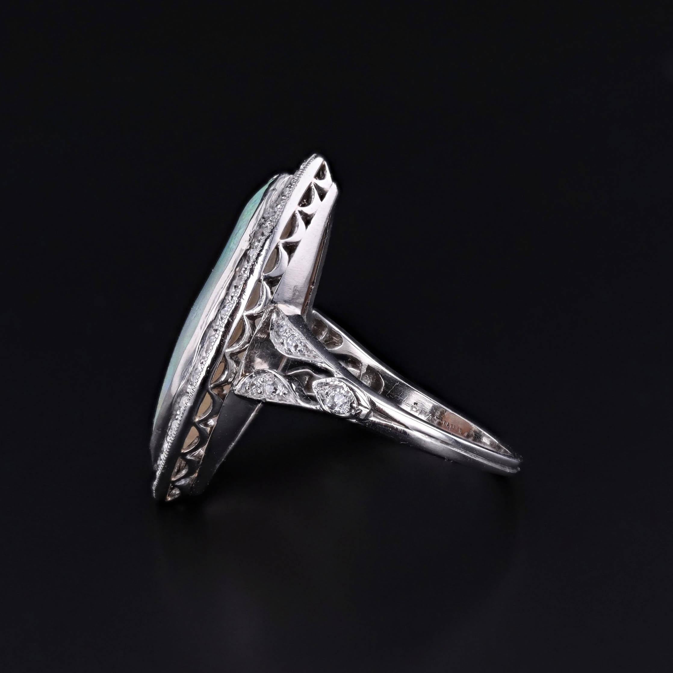 Taille Marquise Bague Art déco en platine avec opale et diamants en vente