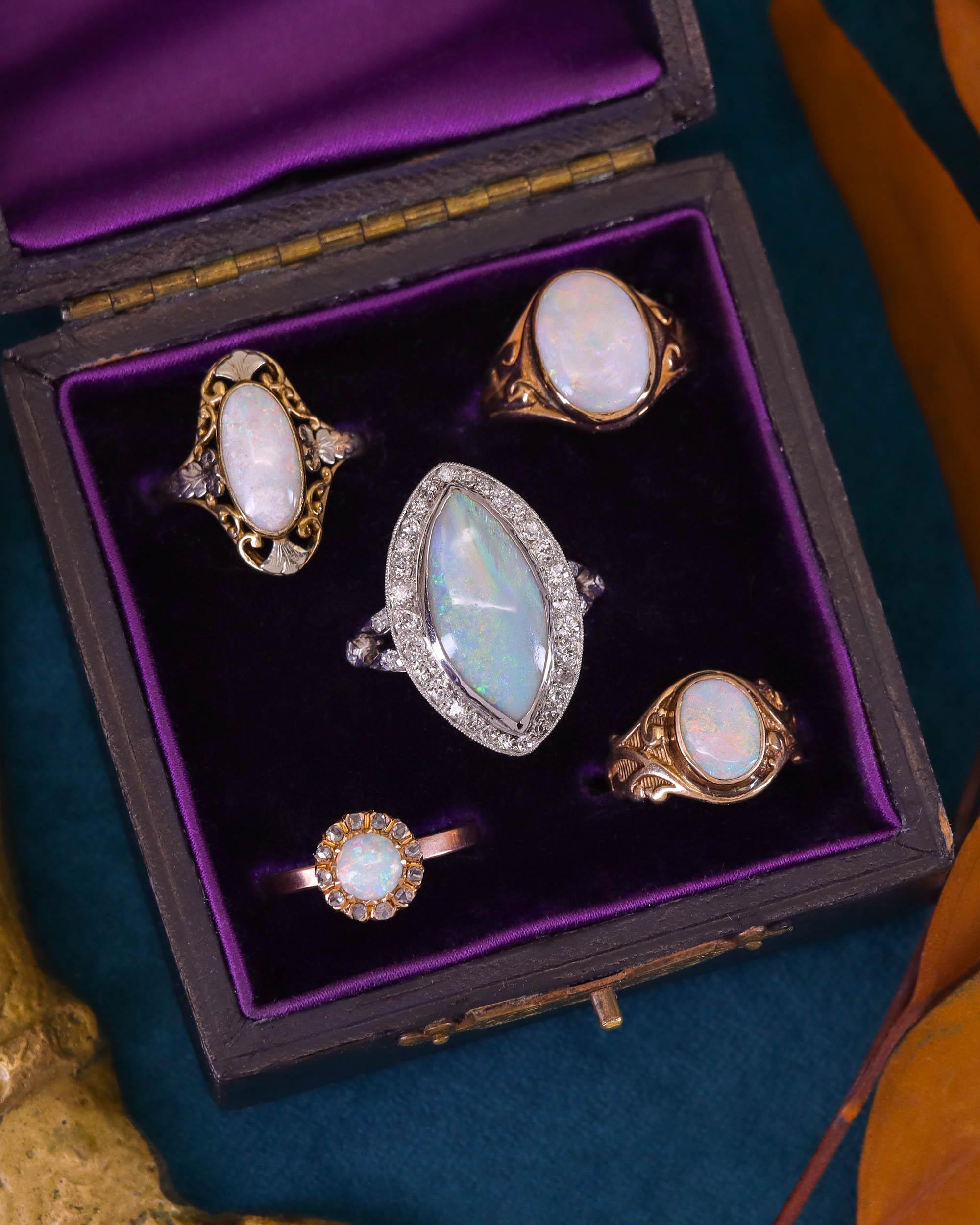 Anello Art Deco Opale e Diamante di Platino in vendita 2