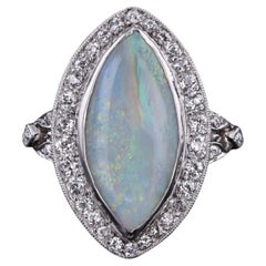 Bague Art déco en platine avec opale et diamants