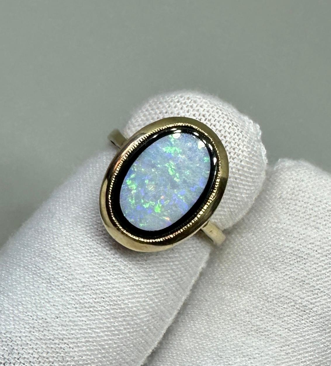 Taille cabochon Arte Antiques Bague Opale Onyx Noir 14 Karat Gold Antique en vente