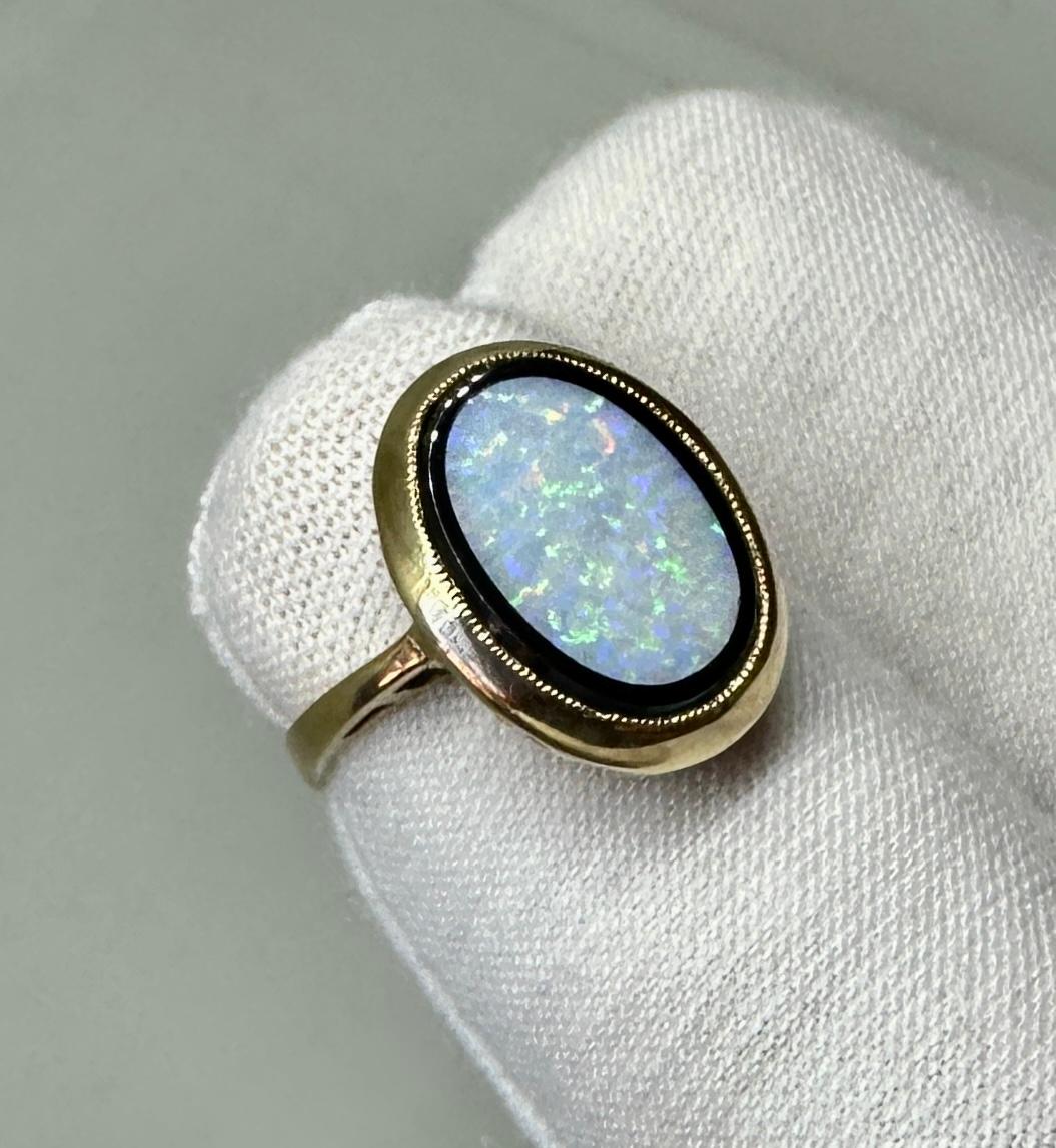 Arte Antiques Bague Opale Onyx Noir 14 Karat Gold Antique Unisexe en vente