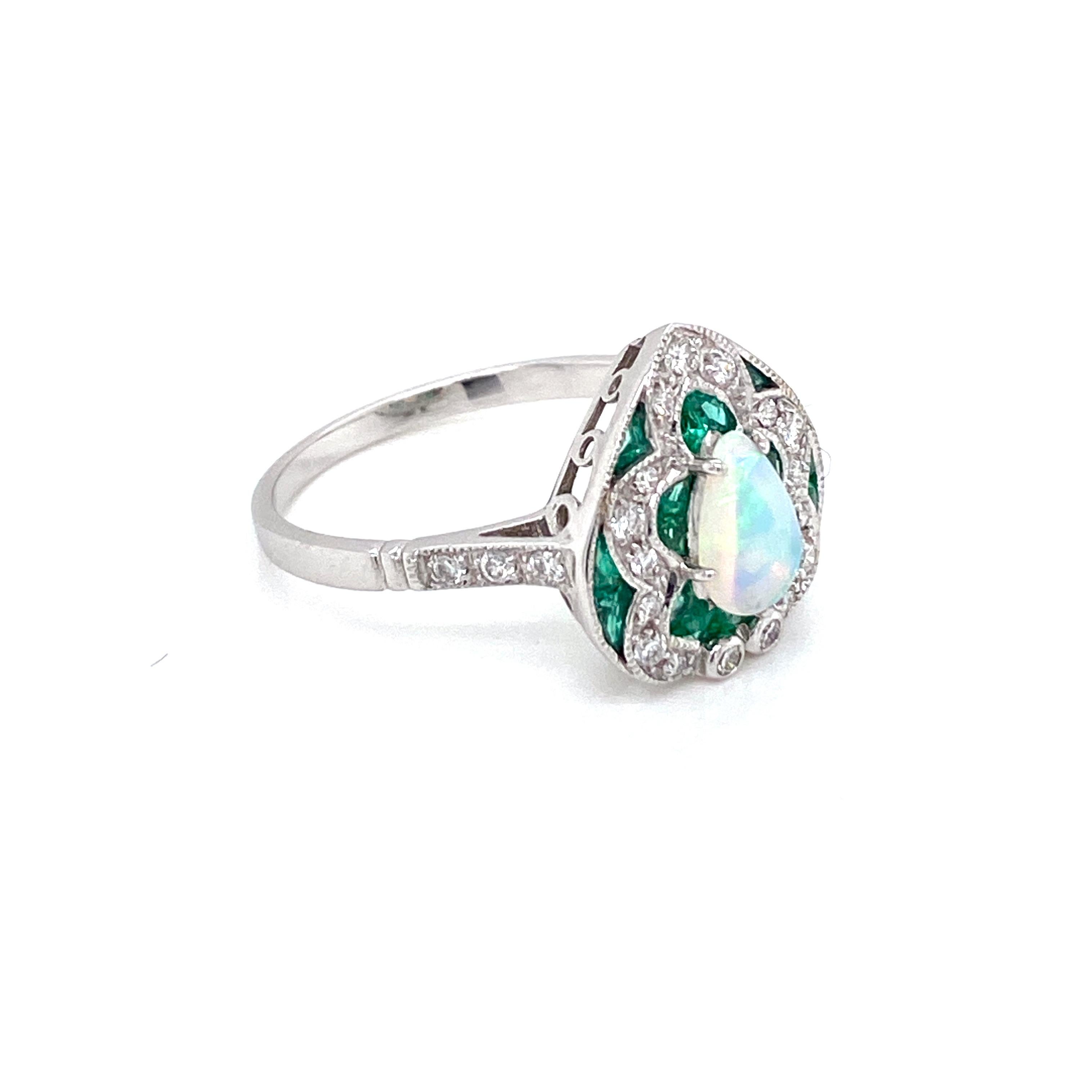 Art Deco Style Opal Diamond Emerald Cocktail Ring Estate Fine Jewelry In Excellent Condition In Napoli, Italy