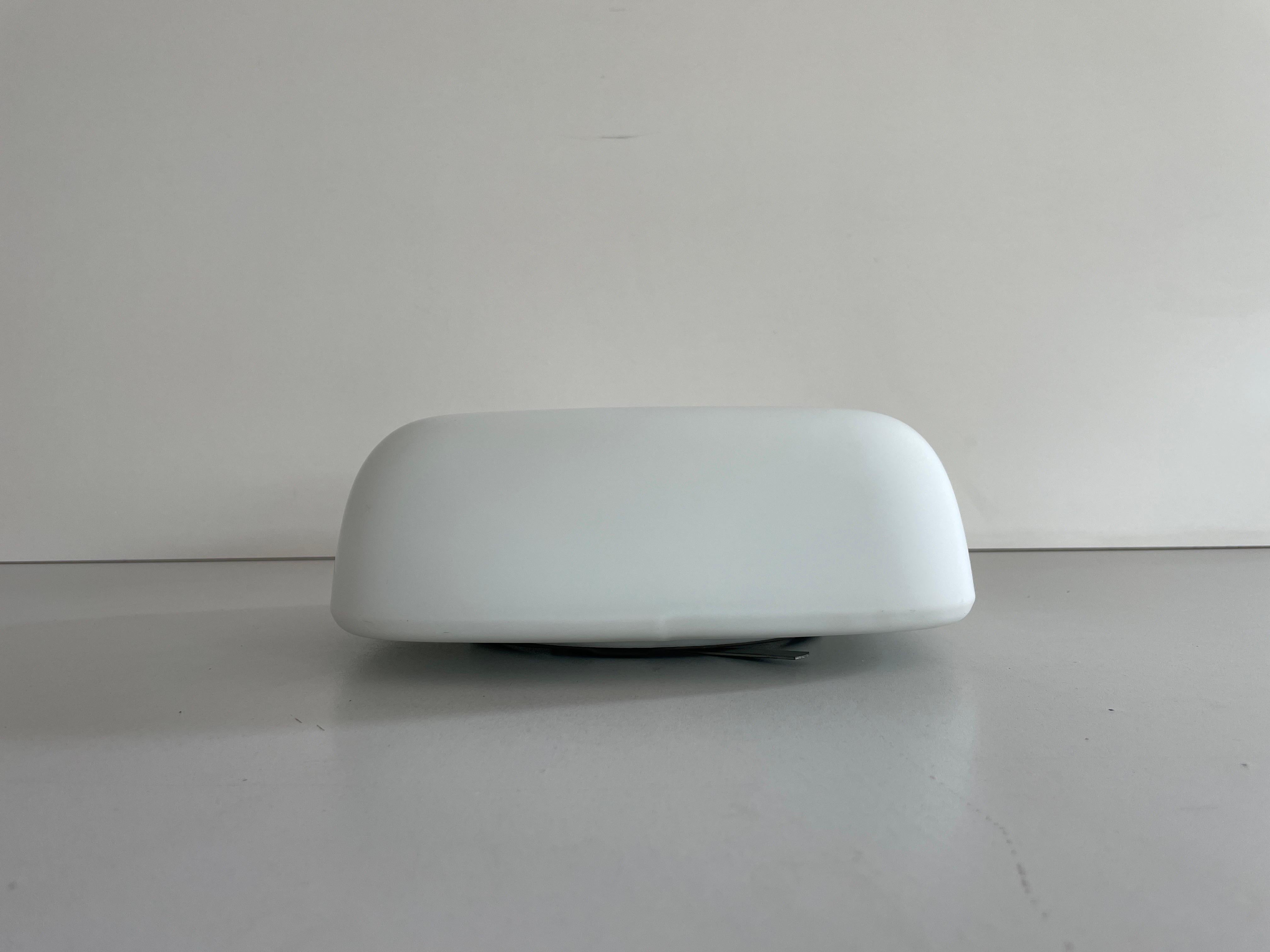 Italiano Lampada da incasso in vetro opalino Art Deco, anni '60, Italia in vendita