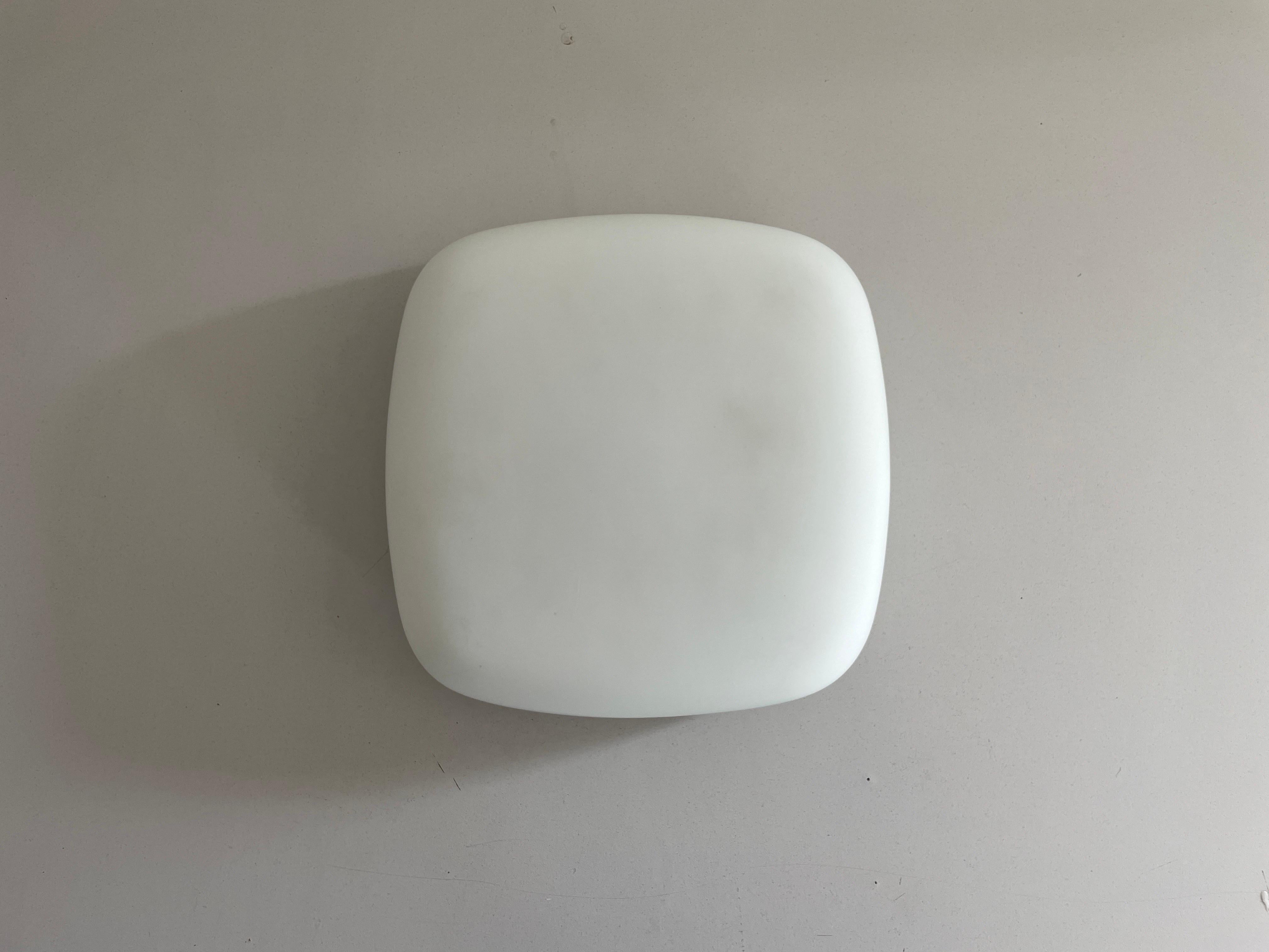 Metà XX secolo Lampada da incasso in vetro opalino Art Deco, anni '60, Italia in vendita