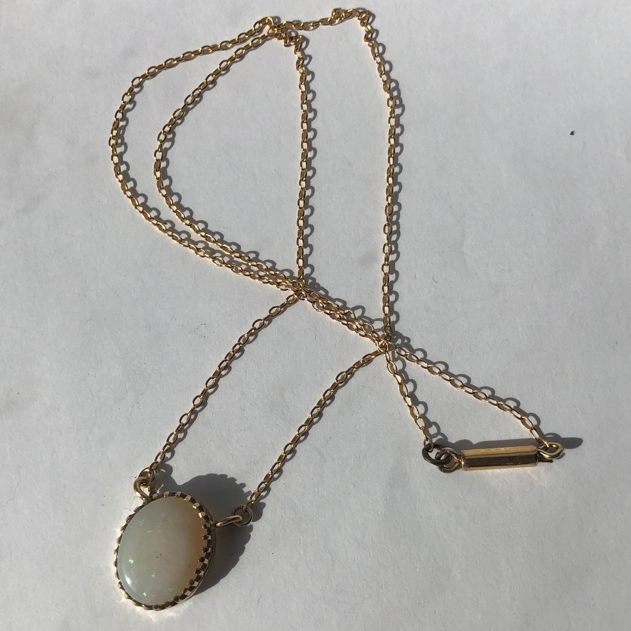 A simply stunning Art Deco pendant necklace. The pendant boasts a great sized opal held in a simple claw setting. 

Chain length: 39.5cm
Opal Dimensions: 14x10mm

Weight: 2.7g