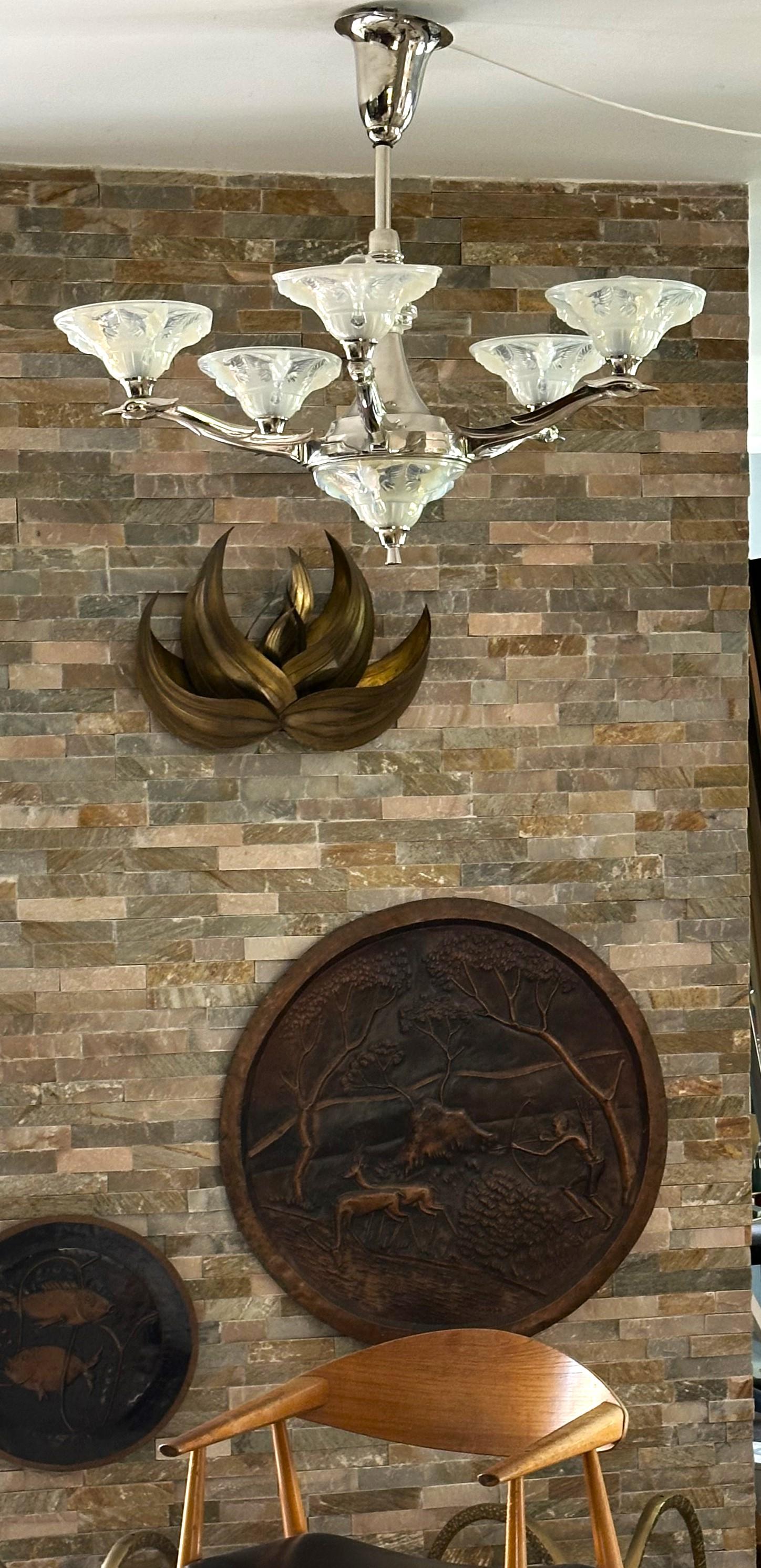 Art Deco Chandelier by Boris Lacroix, France 1935.

signed.

model crane.

6 opalescent bird design coupelles.

bronze, new nickel plated.

rewired.