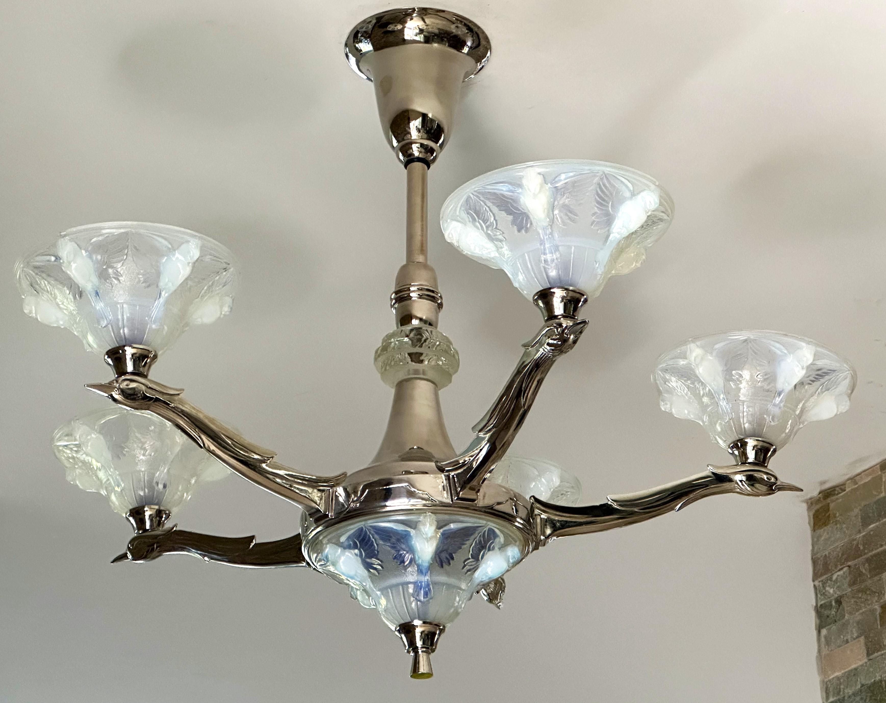 Art Deco Opalescent Chandelier by Boris Lacroix, France 1935 In Good Condition For Sale In Saarbruecken, DE