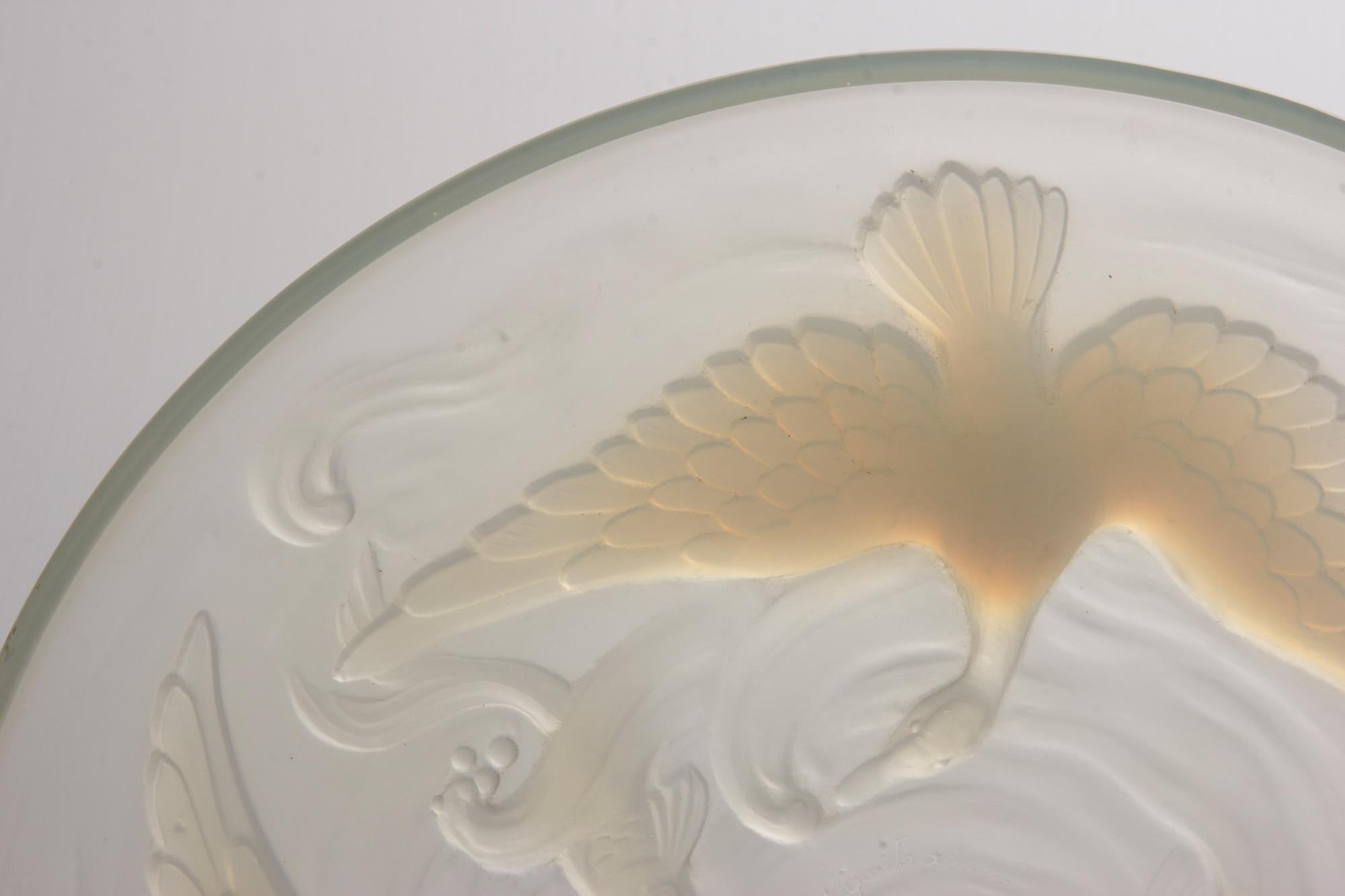 Art Deco Opalescent Glass Bowl with a design of gulls and fish, Signed Verlys
H: 5cm W: 36cm D: 36cm
French circa 1928.
   