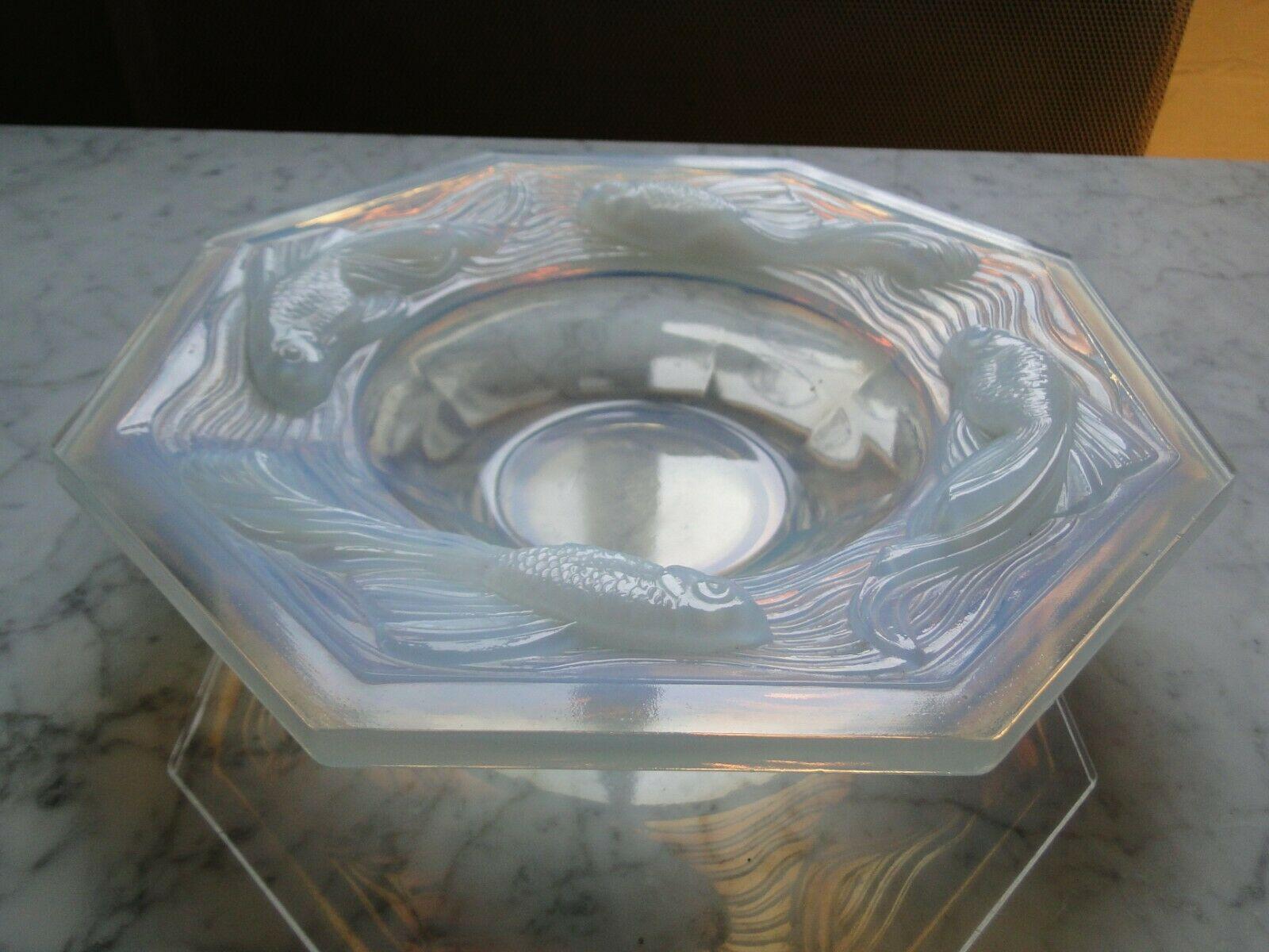 Art Deco Opalescent Glass Center Bowl Fish Motif Etling, Paris, France, 1930 3