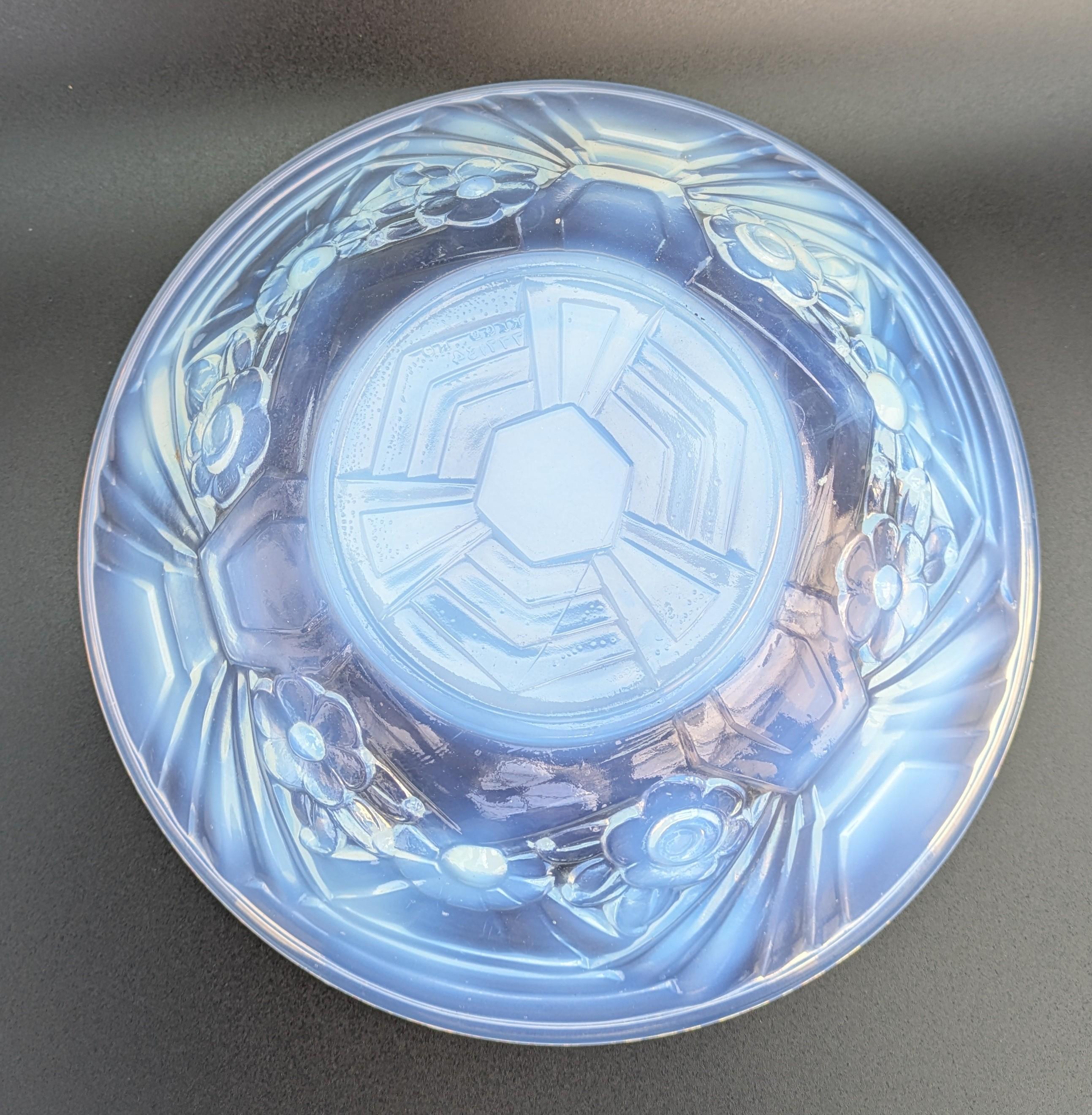 Cuenco decorativo Art Decó de vidrio opalescente de Jobling , 1930 Inglés en venta