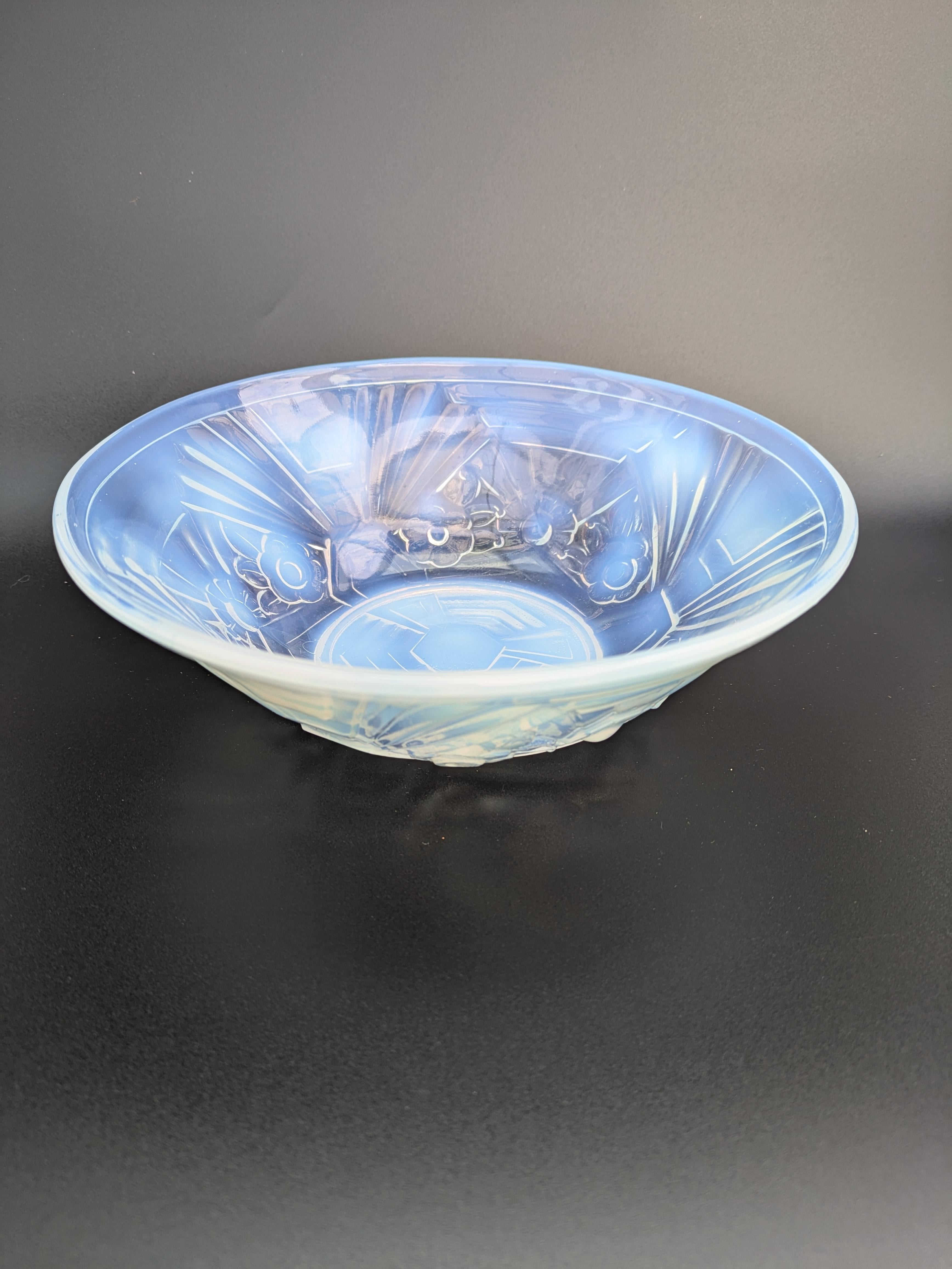 Cuenco decorativo Art Decó de vidrio opalescente de Jobling , 1930 Vidrio en venta